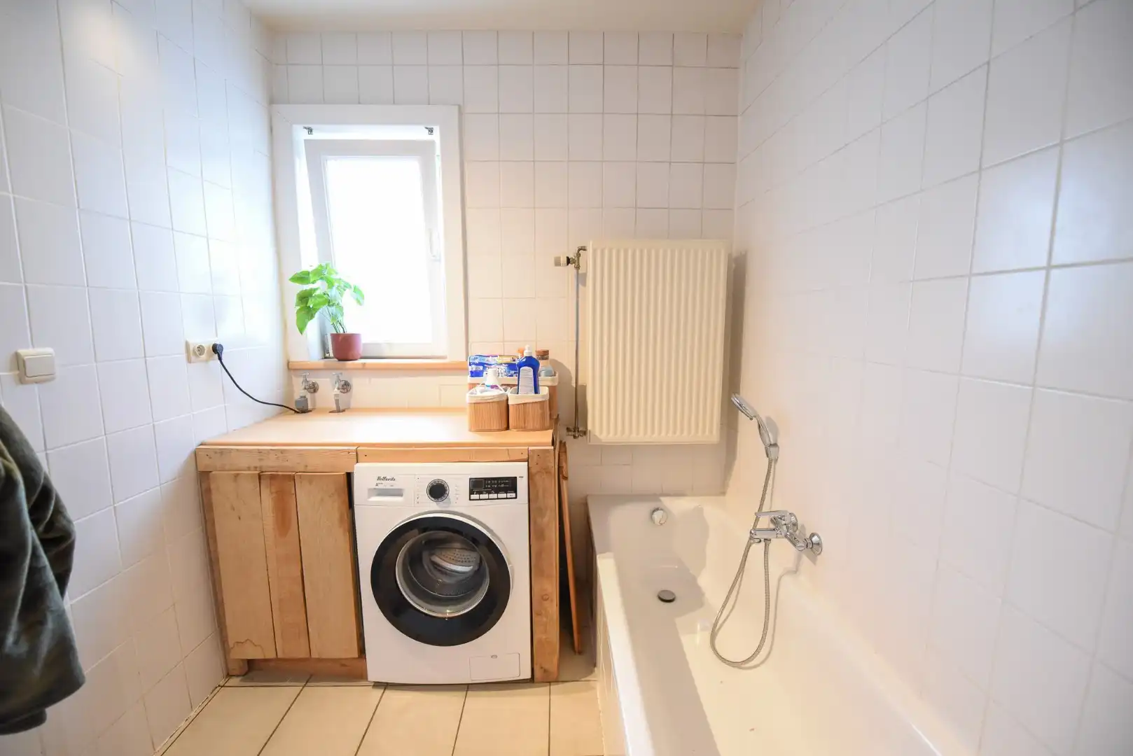 Centraal gelegen, halfopen bebouwing TE HUUR in Oeselgem! foto 9