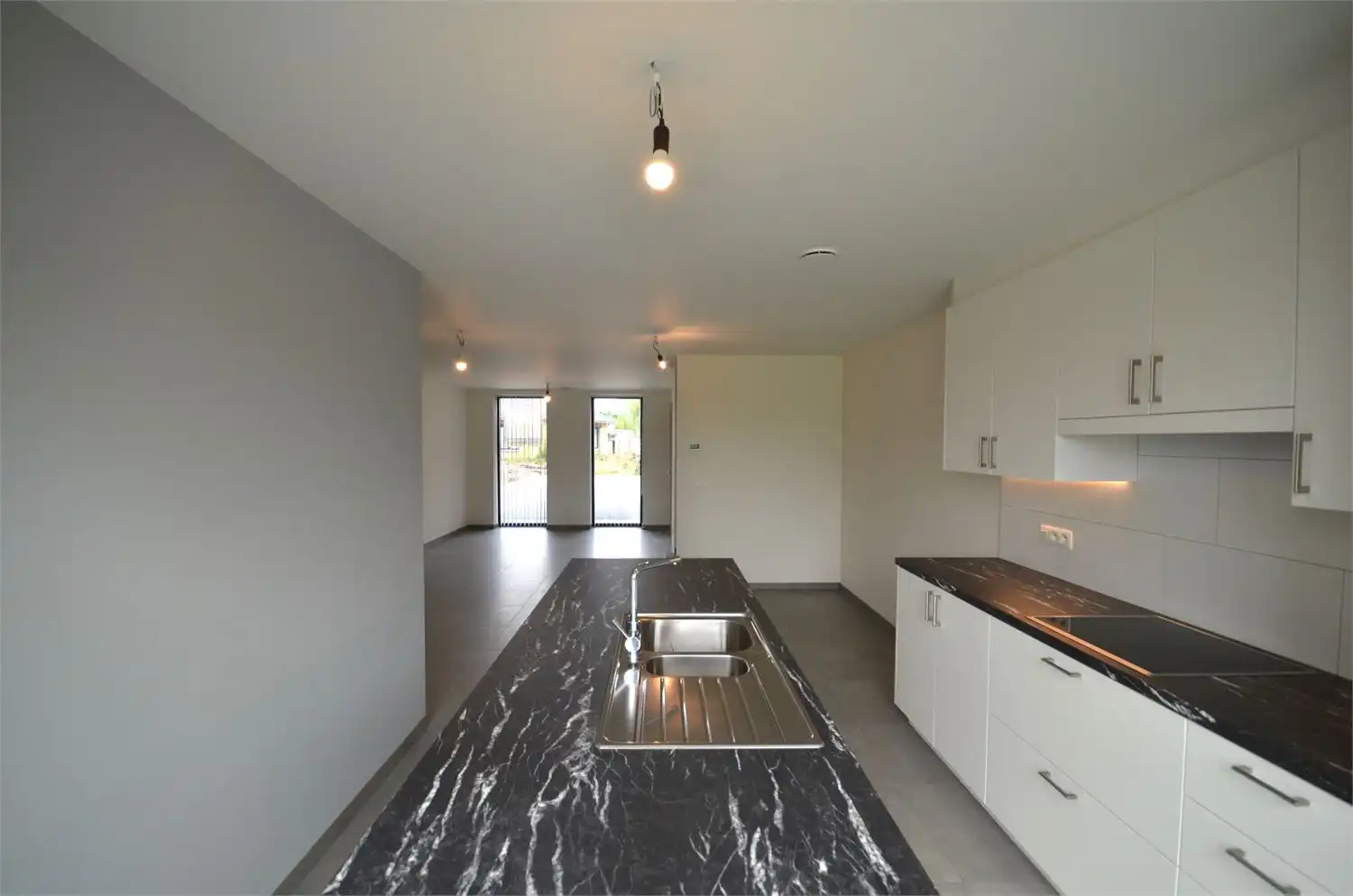 ENKEL AANMELDEN PER MAIL!! LUXUEUS AFGEWERKTE WONING IN PERFECTE STAAT! foto 8
