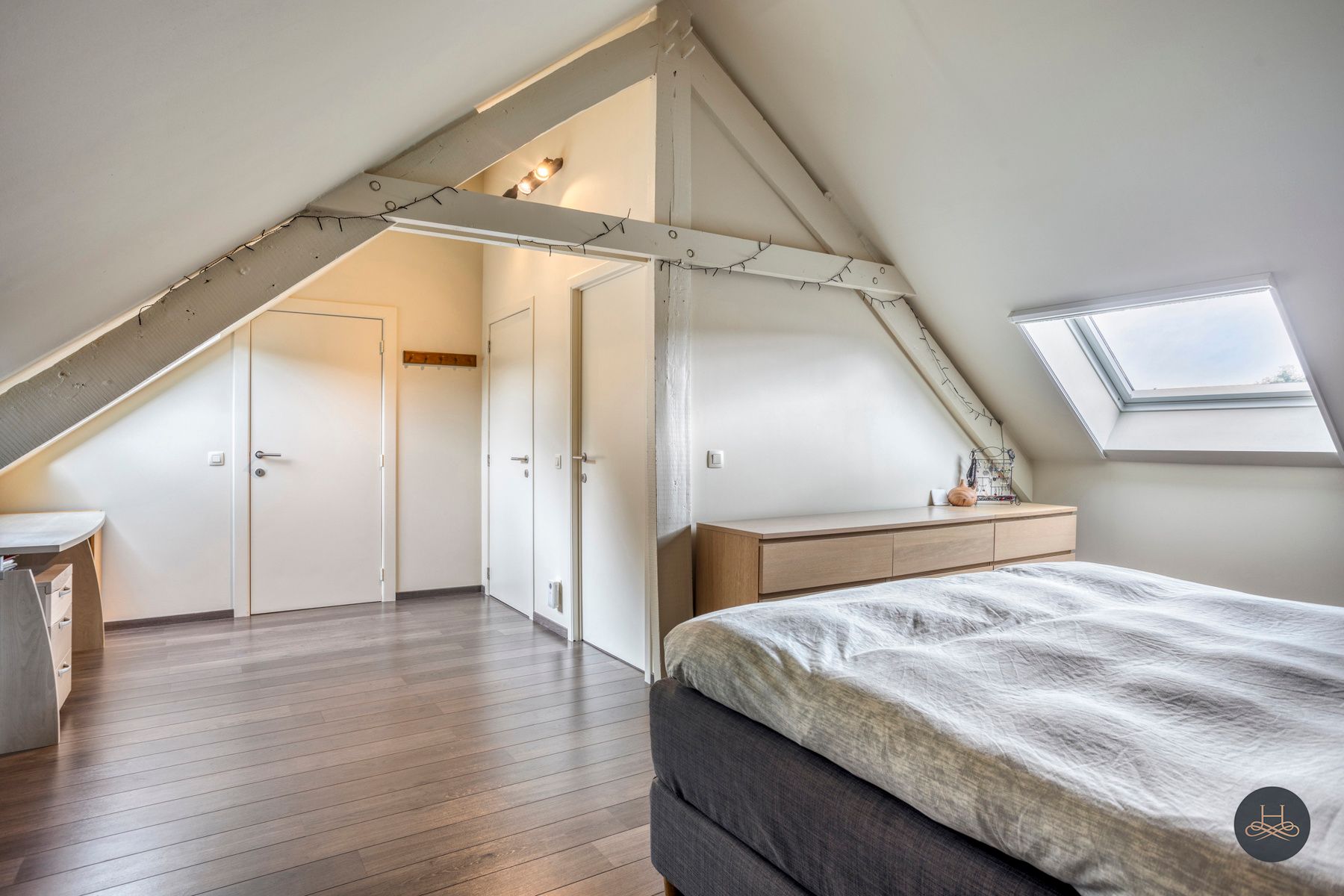 Charmante, gerenoveerde halfopen woning met grote tuin foto 35