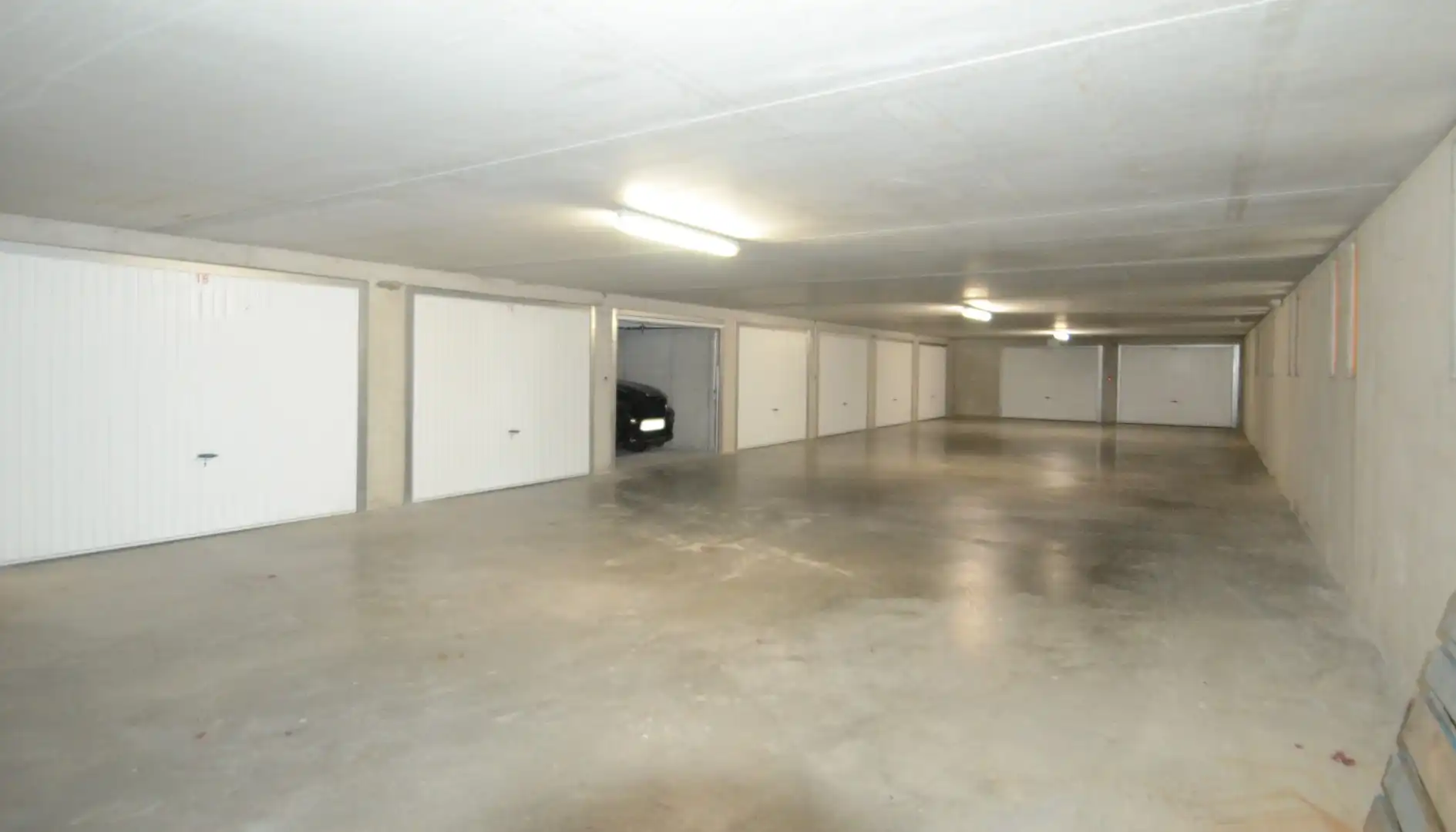 Makkelijk in te rijden garagebox op het gelijkvloers foto 4