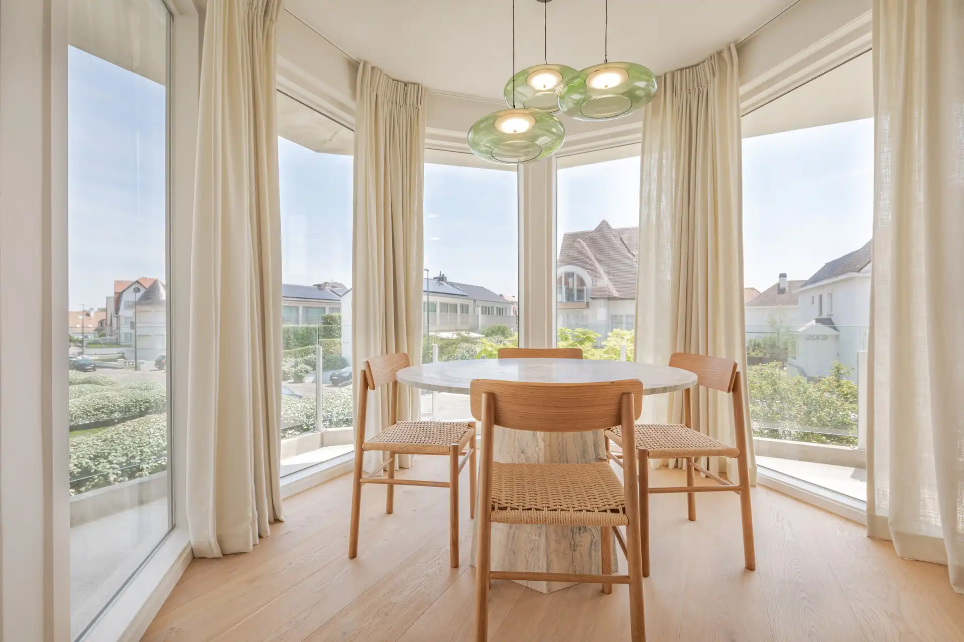 Prachtig gerenoveerd appartement in villaresidentie te Duinbergen foto 8