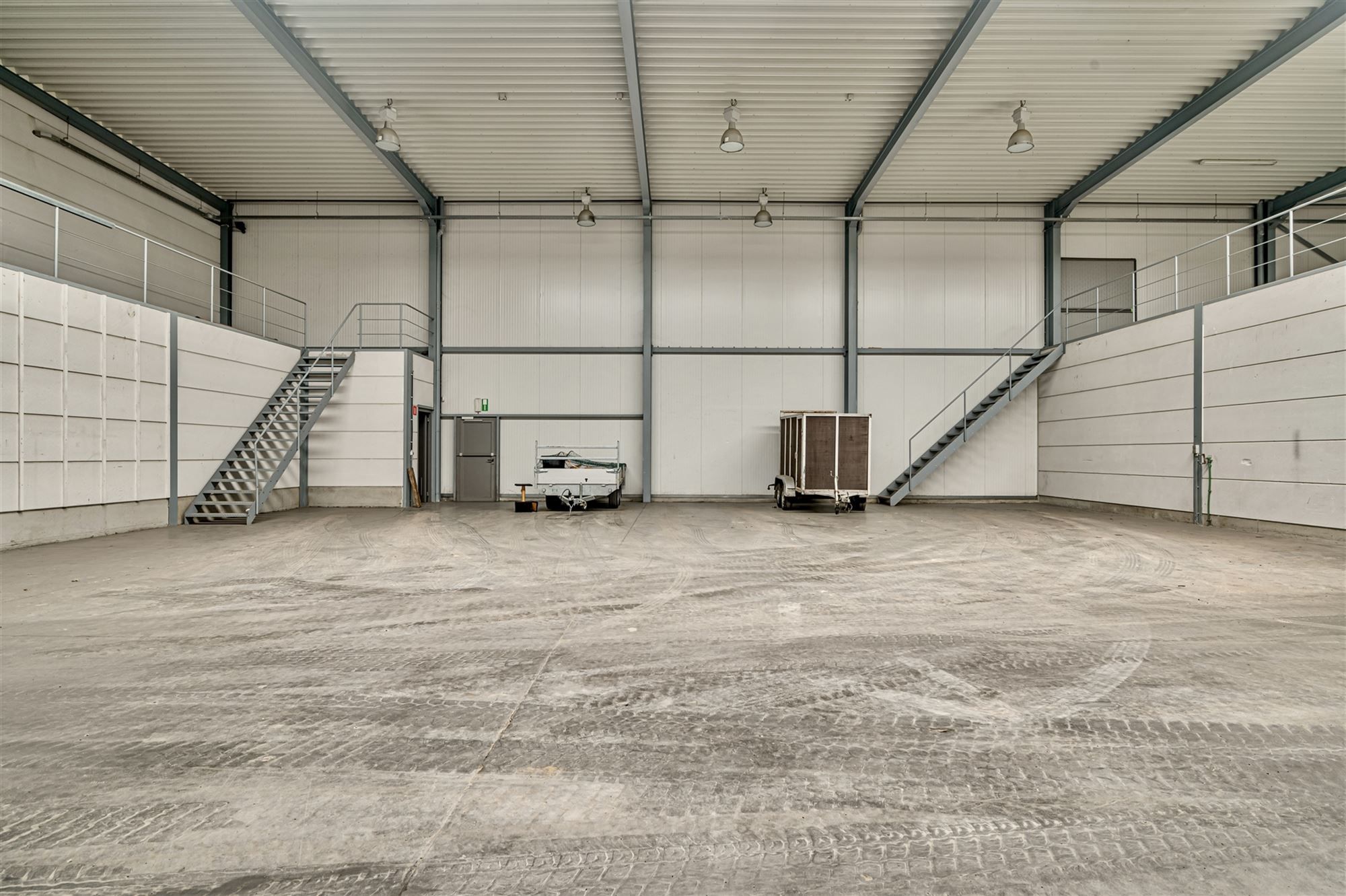 Zeer goed gelegen magazijn van ca 450 m2 foto 6