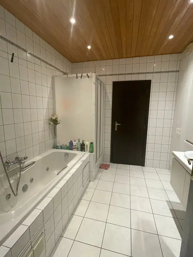 Ruim en goed gelegen appartement met 2 slaapkamers in kleine gebouw foto 9