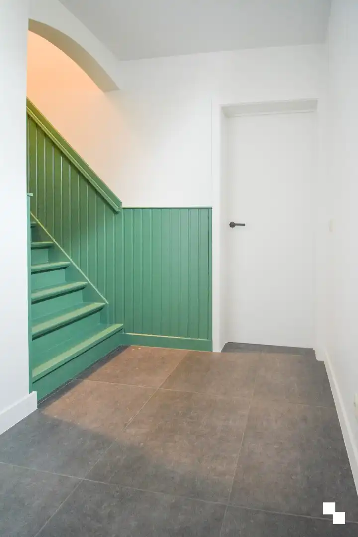 Volledig gerenoveerde alleenstaande woning met tuin, terras en garage in Hooglede. foto 4