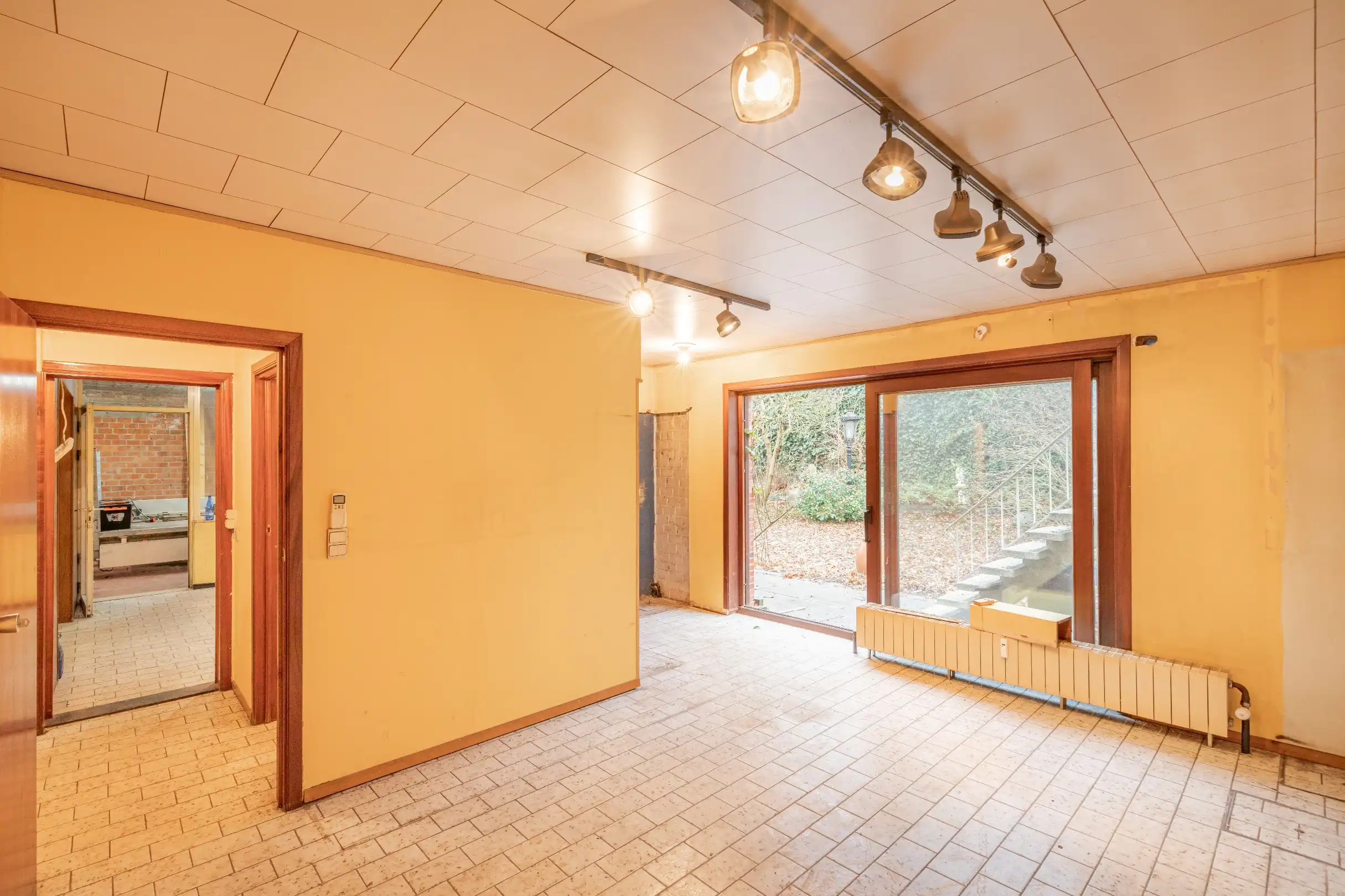 Ruime hangaar op toplocatie! foto 6