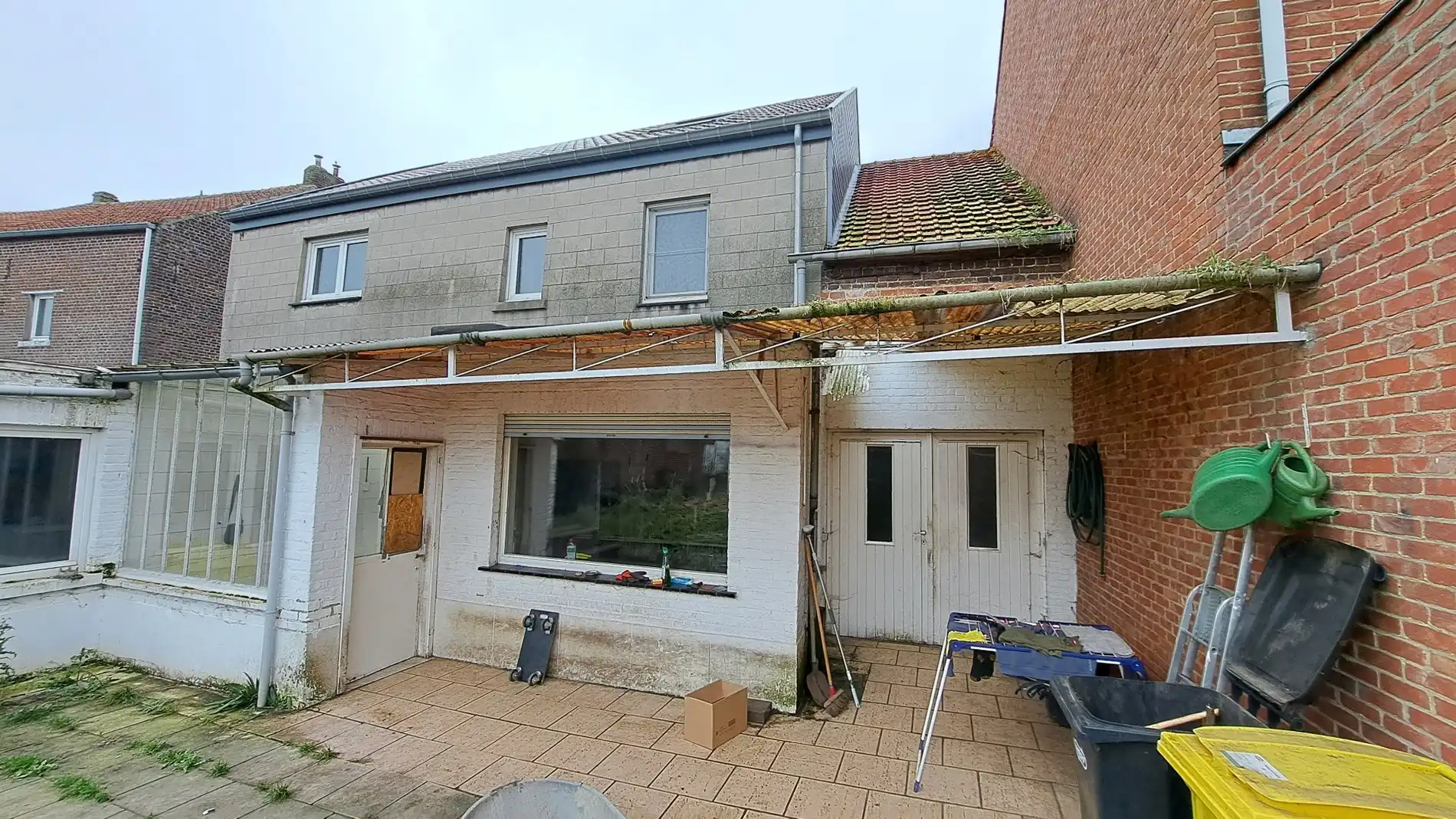 Gezinswoning met 4 slaapkamers, garage en grote tuin. foto 4