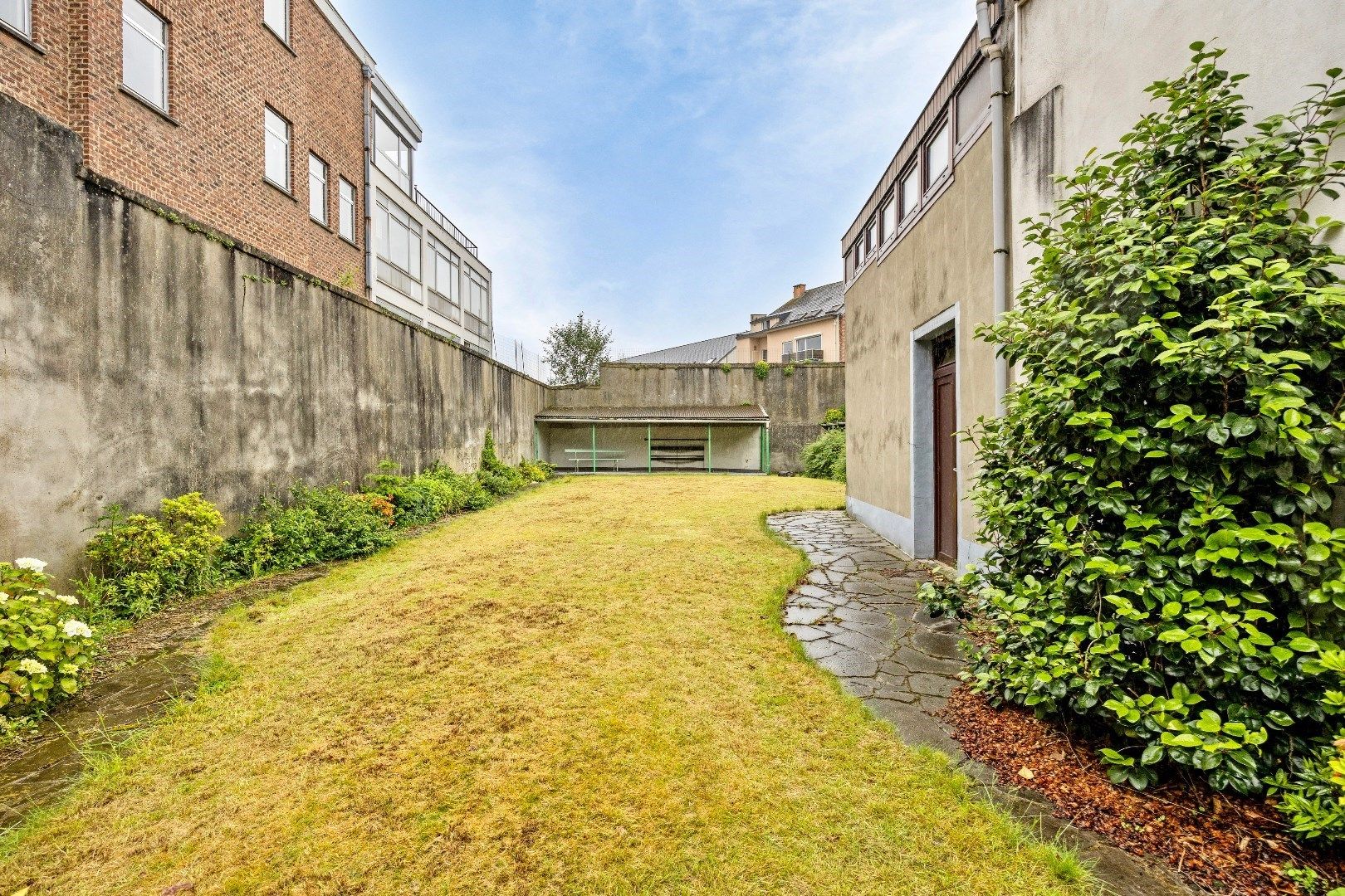 Karaktervol te renoveren herenhuis met 4 slpks en tuin in centrum Halle foto 34