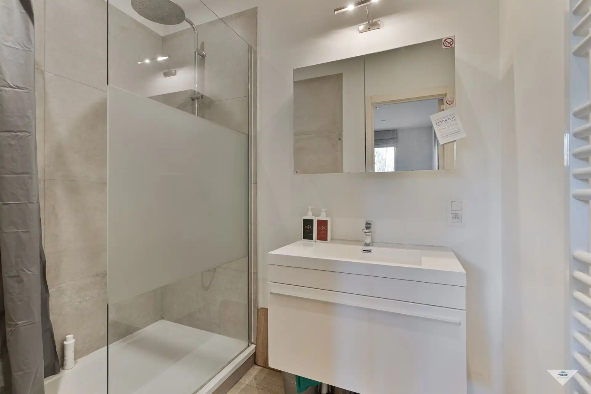 Aangename studio met groot terras en groen uitzicht foto 5