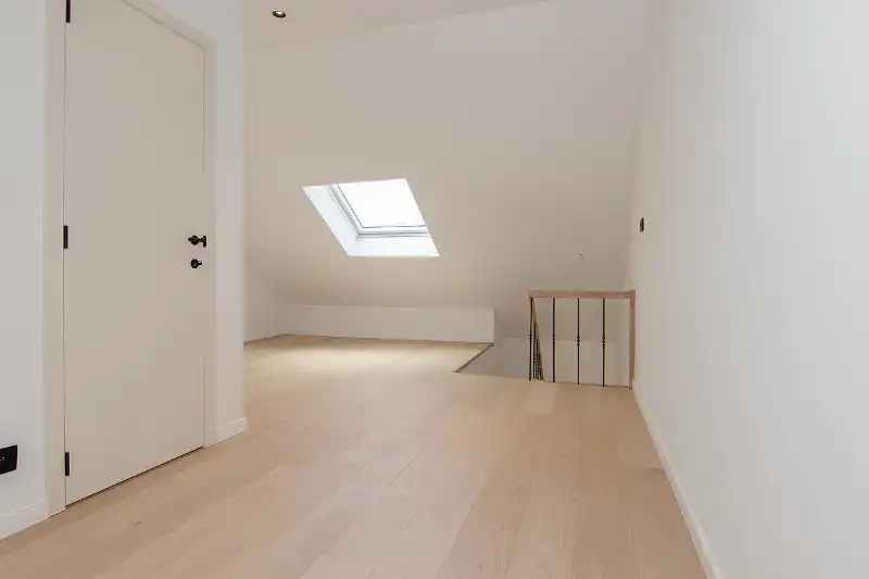 Geslaagde totaalrenovatie met 4 slaapkamers, 2 badkamers, zonnig terras, omheinde tuin en toegang achteraan foto 19