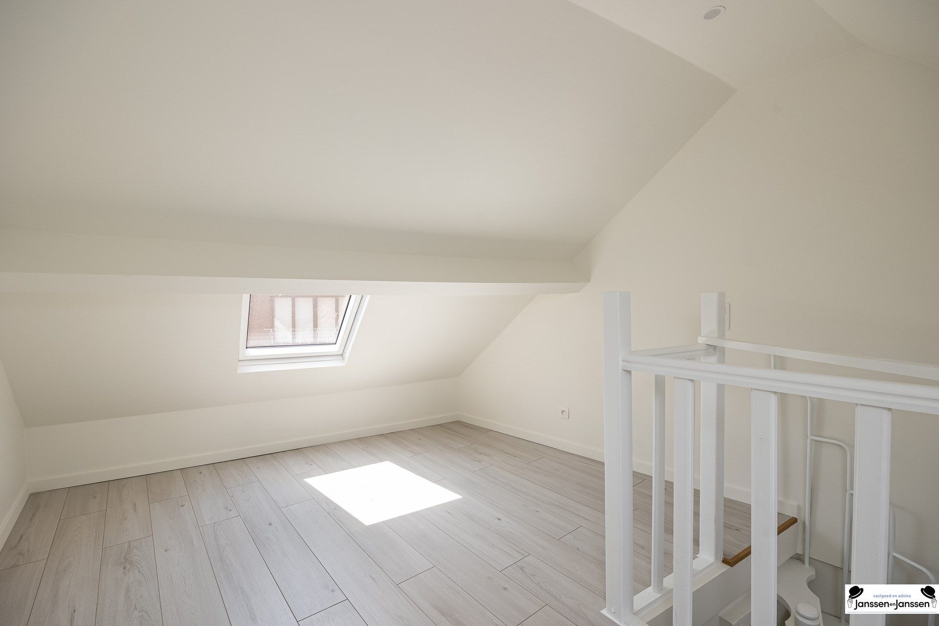 Instapklare woning met ruime tuin in hartje Willebroek foto 13