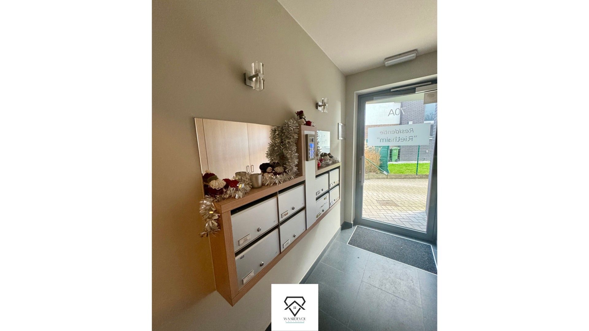 Lichtrijk en rustig appartement te koop met carport foto 26