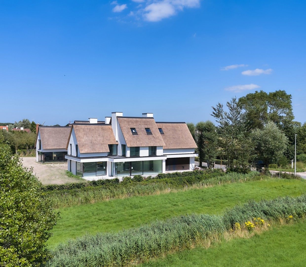 Alleenstaande nieuwbouwvilla op een terrein van 1.194 m2 aan de rand van het Zoute genietend van open zichten foto 22