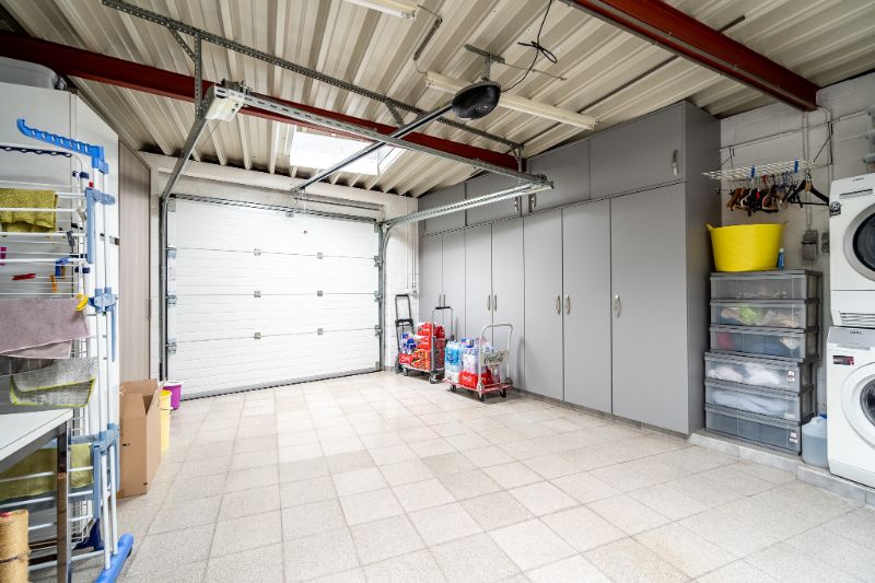 Woning met handelsruimte, 2 garages, 2 slaapkamers foto 21