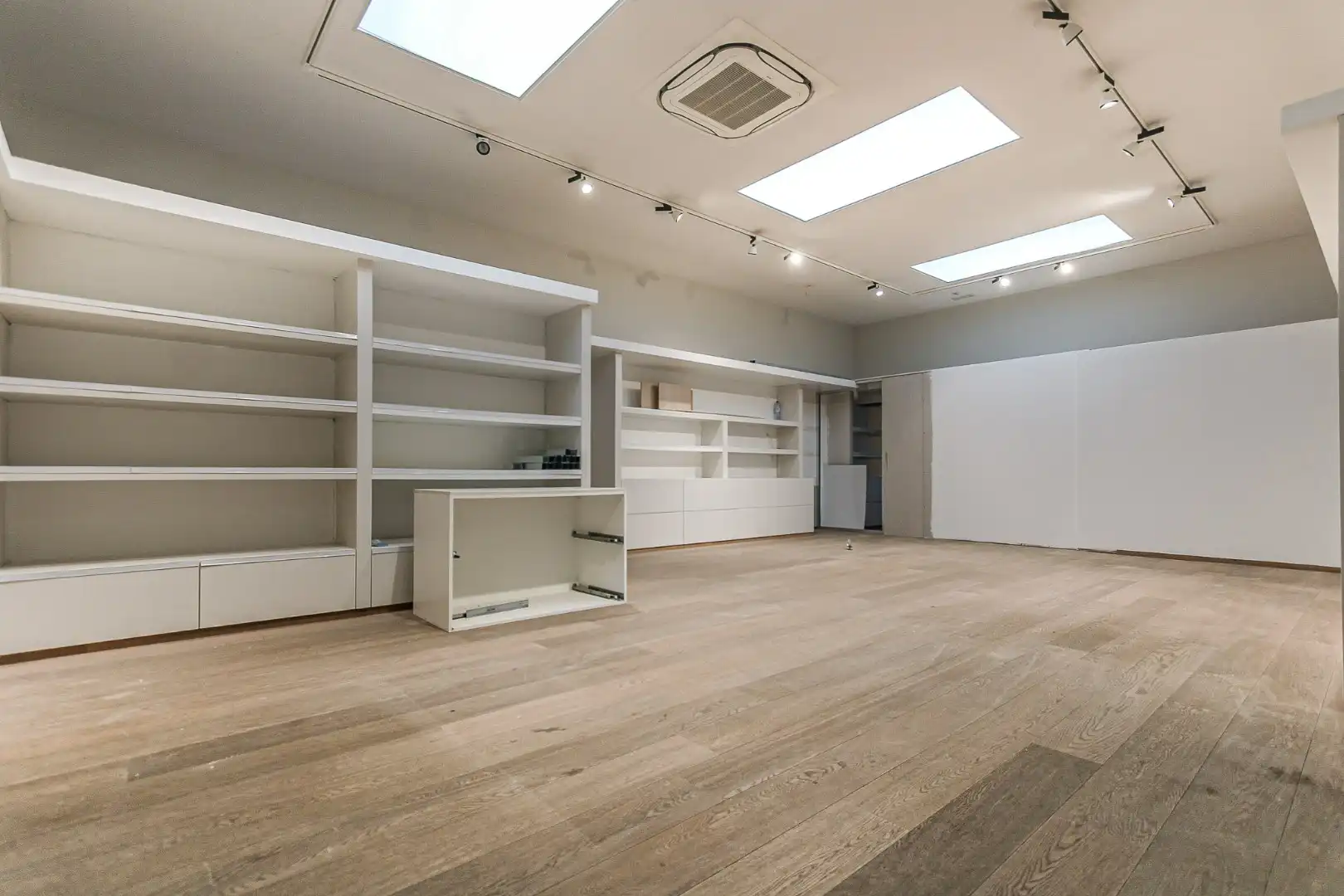 Verhuurd winkel te koop van 471 m² te Zeedijk  678-679 foto 3