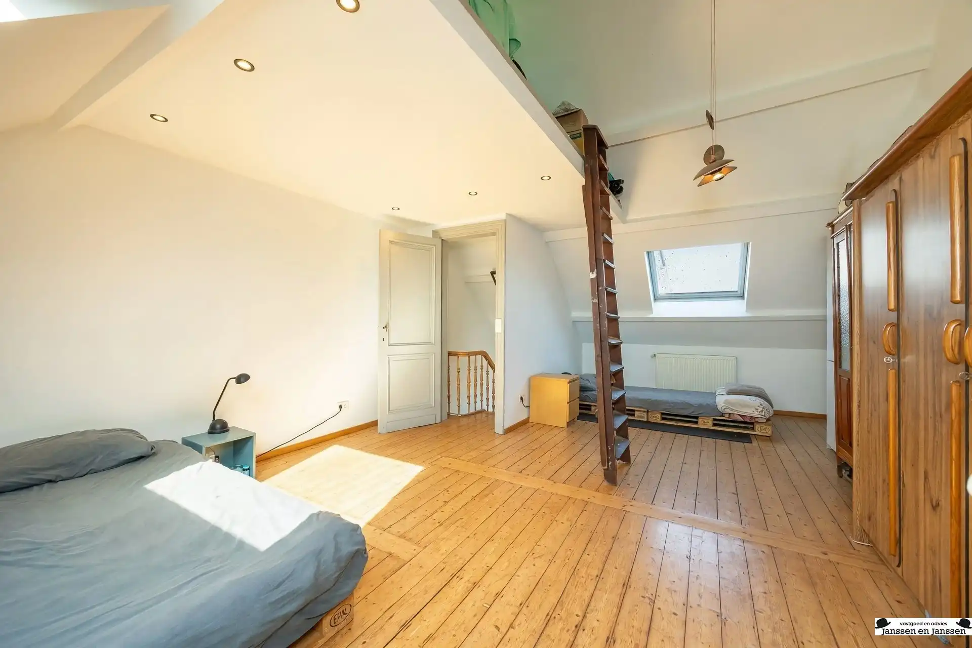 Prachtig gerenoveerd herenhuis met groene stadstuin foto 23