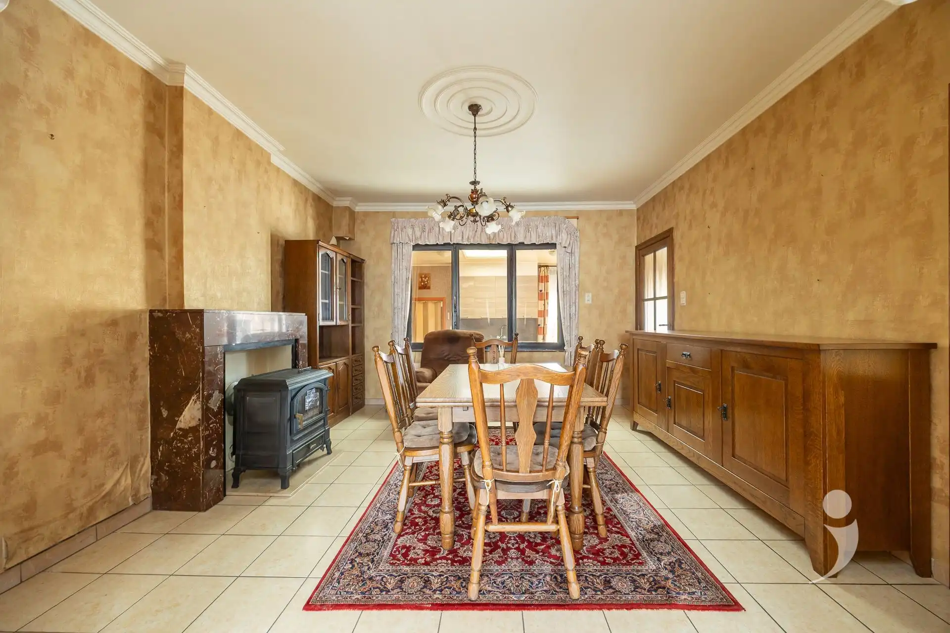 Te renoveren woning met vier slaapkamers!  foto 5