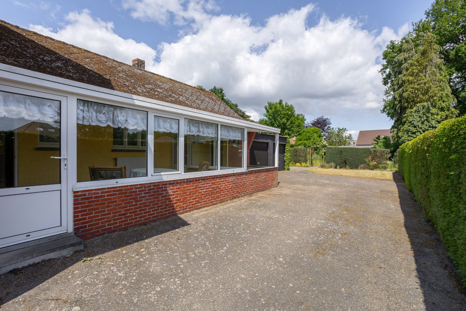 Deze ruime, te renoveren woning wordt verkocht. foto 33