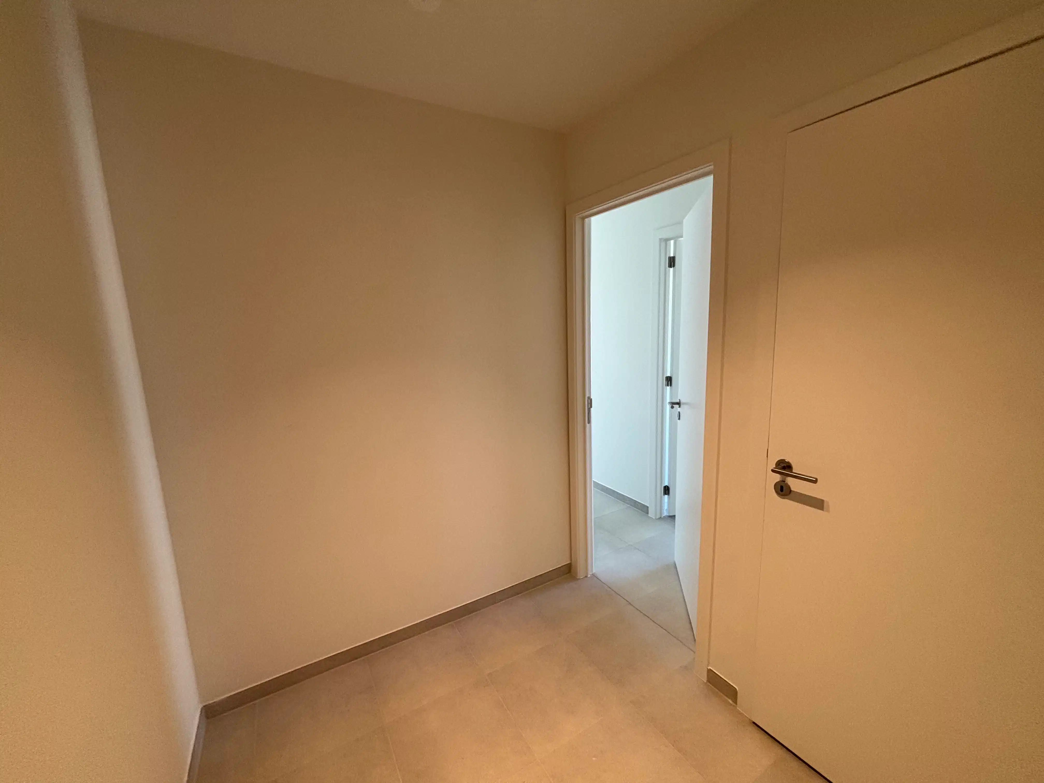 Luxe & Energiezuinig wonen: Ruim appartement (1 slpk + bureau) in Koningslo foto 2