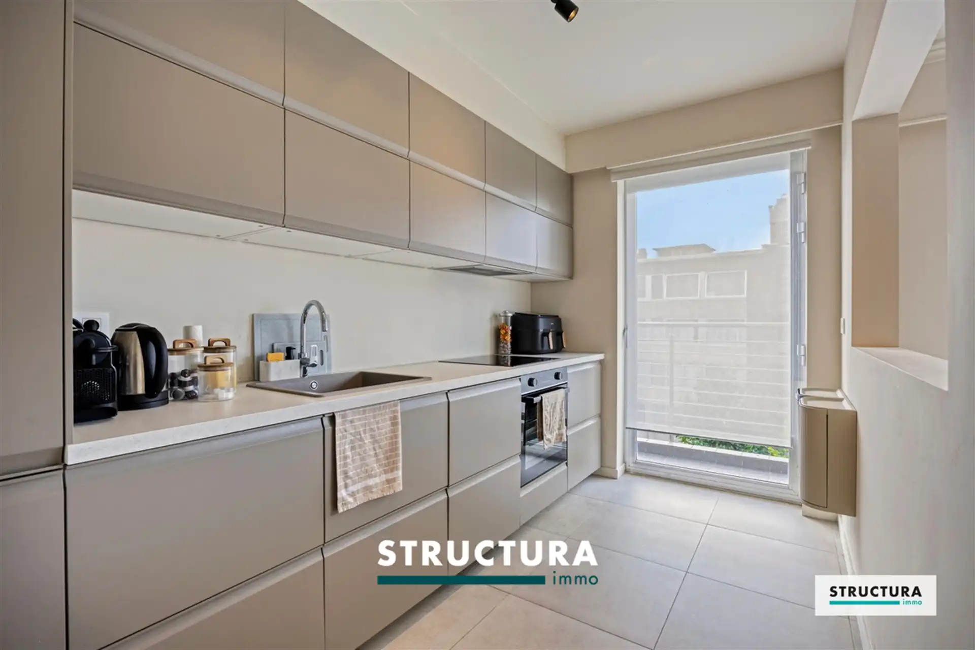 Volledig gerenoveerd appartement nabij het centrum! foto 13