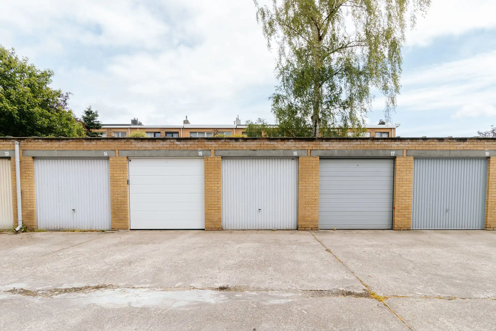 Tweeslaapkamer appartement met twee terrassen en garage foto 18