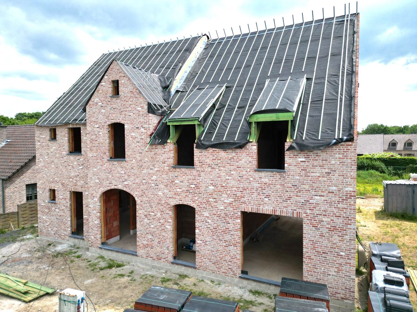 Ruime casco-nieuwbouwwoning met 3 slpk'ers op een perceel van 4a 33ca foto 2