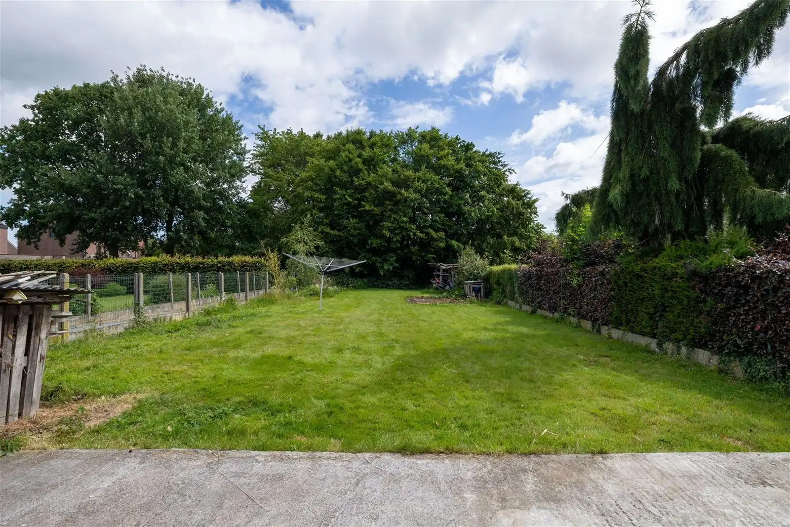 Rustig gelegen 3-gevelwoning met garage en tuin op 6are05 foto 3