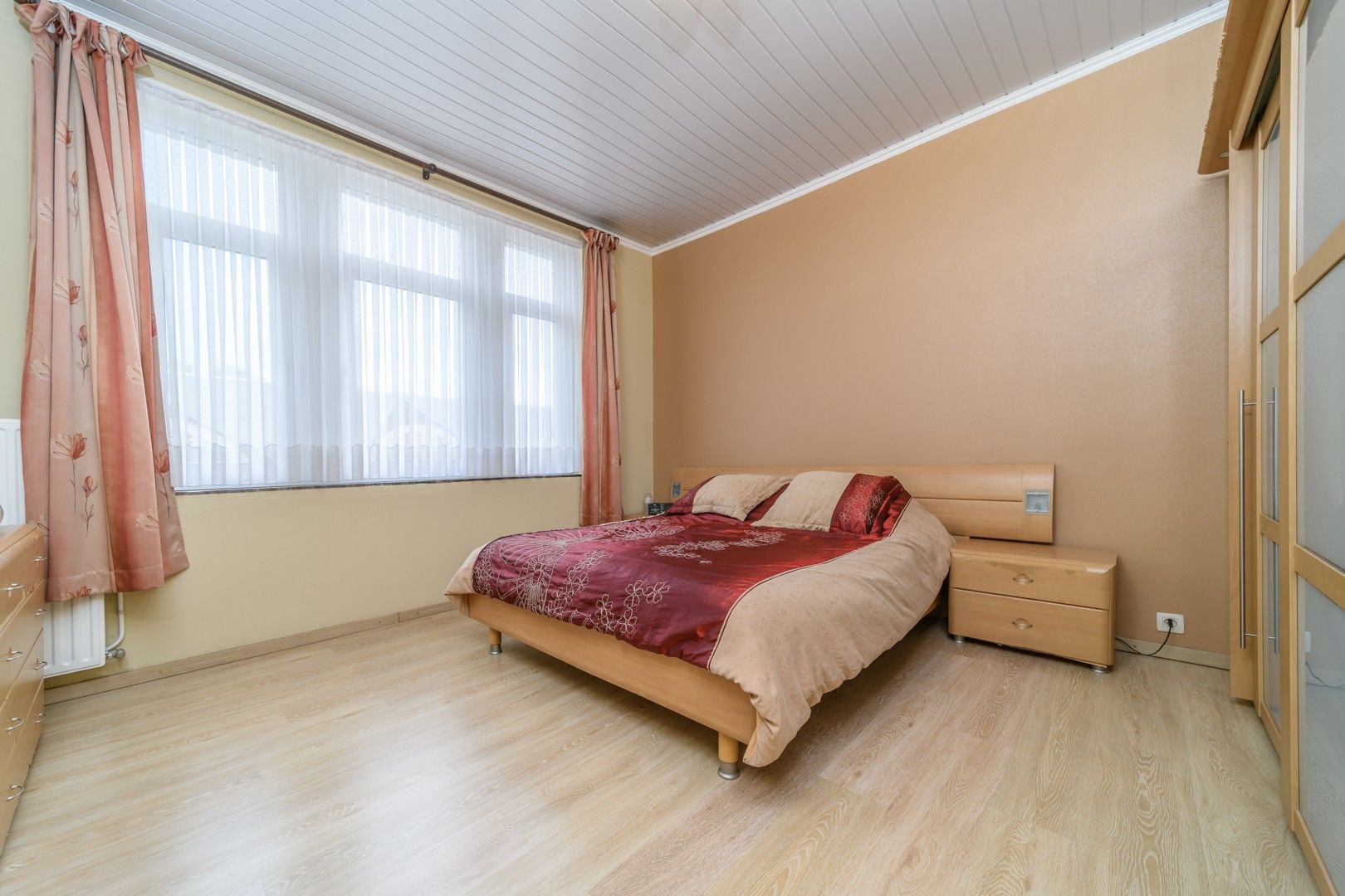 Ruime en zeer goed onderhouden gezinswoning met garage foto 11
