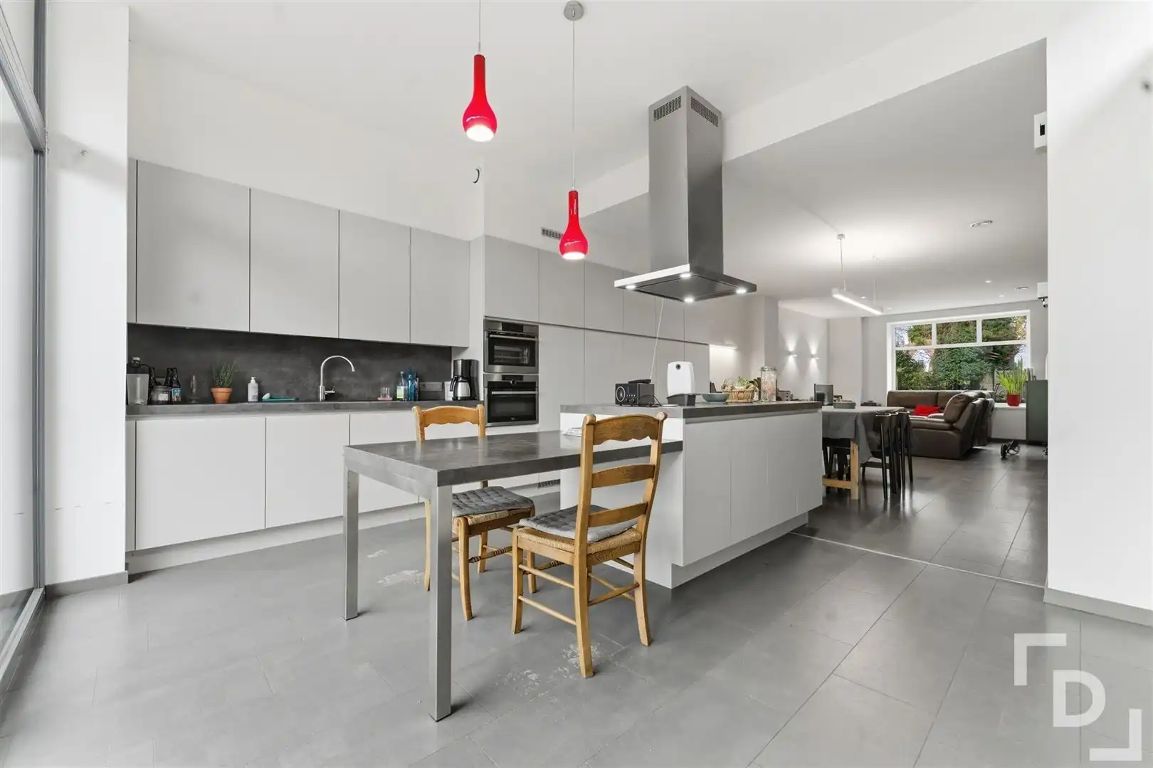 Gerenoveerde woning met huislift op toplocatie in Ieper. foto 9