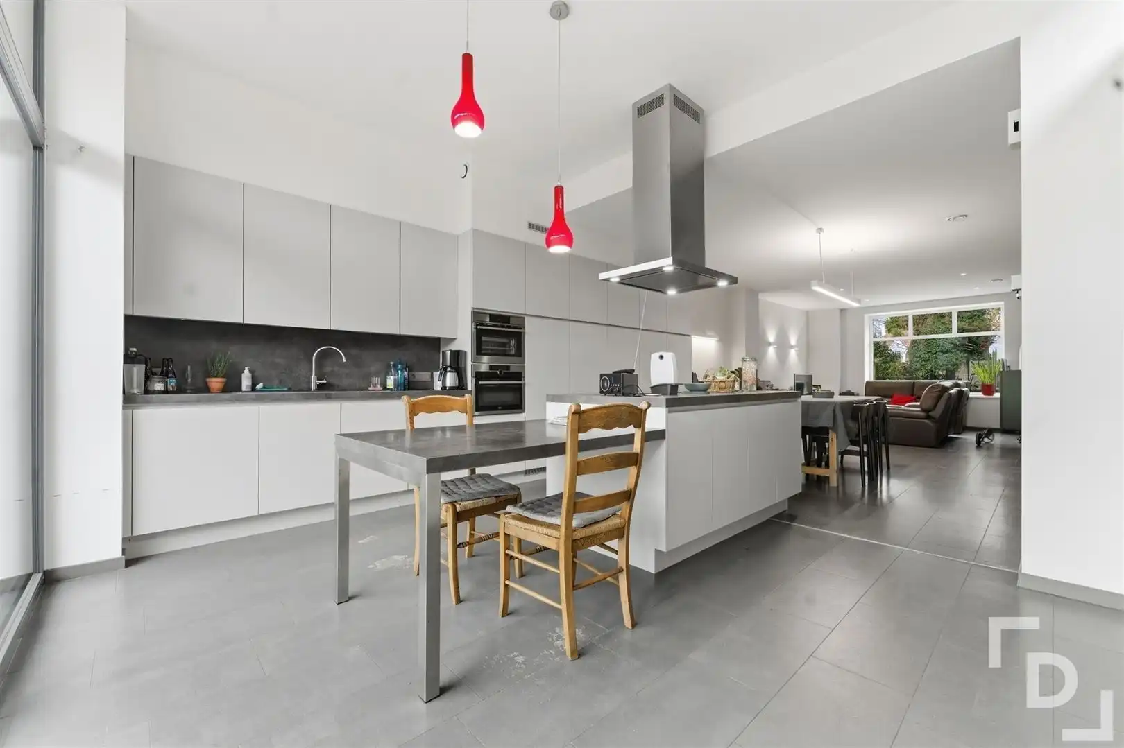 Gerenoveerde woning met huislift op toplocatie in Ieper. foto 9