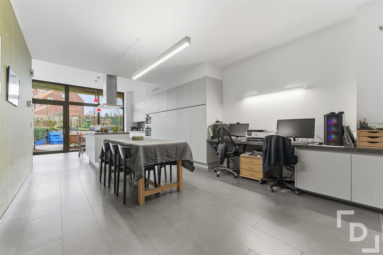 Gerenoveerde en duurzame woning met huislift te koop op toplocatie in Ieper. foto 9