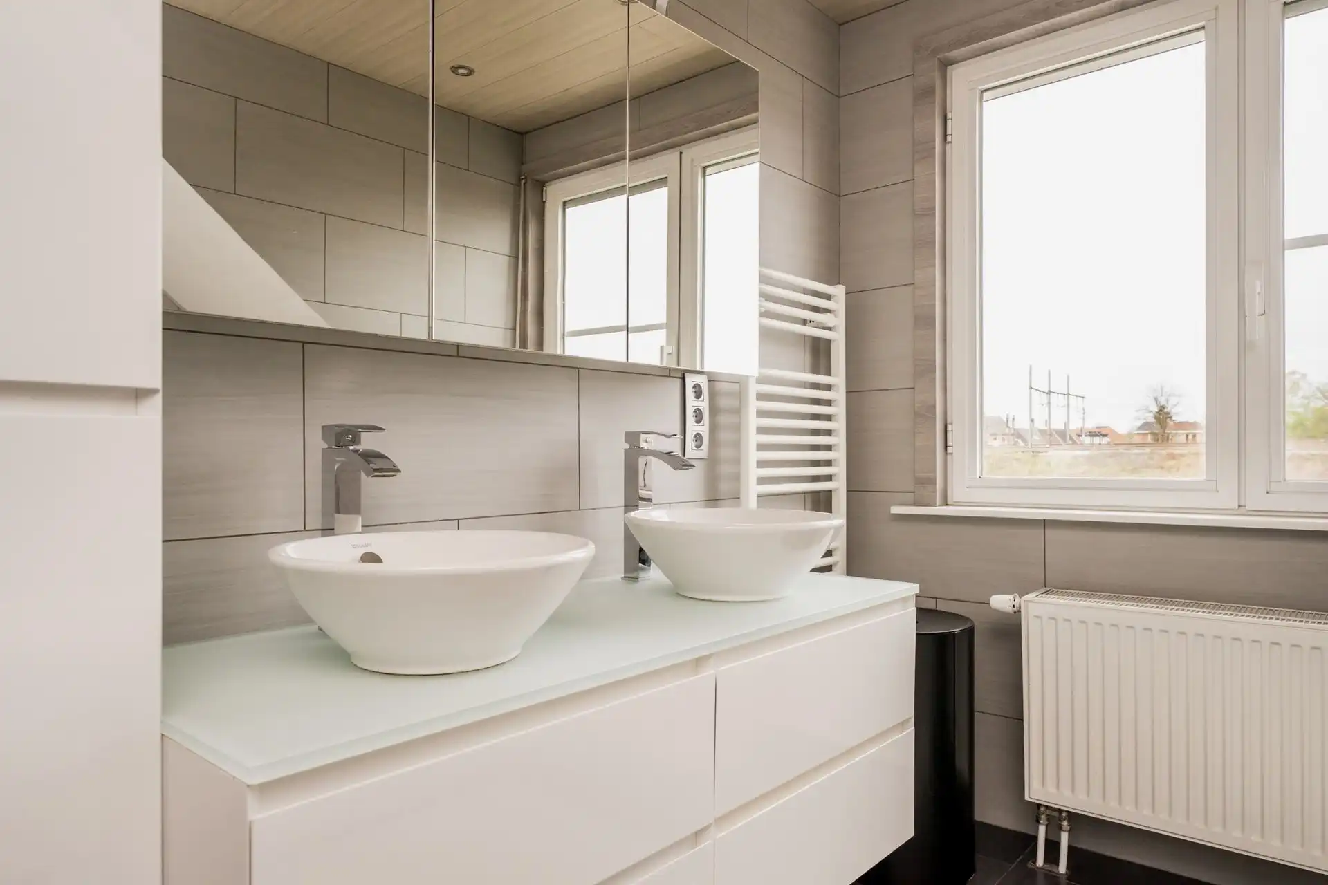 Instapklare bel-etagewoning met garage, tuin en zonnig terras foto 16