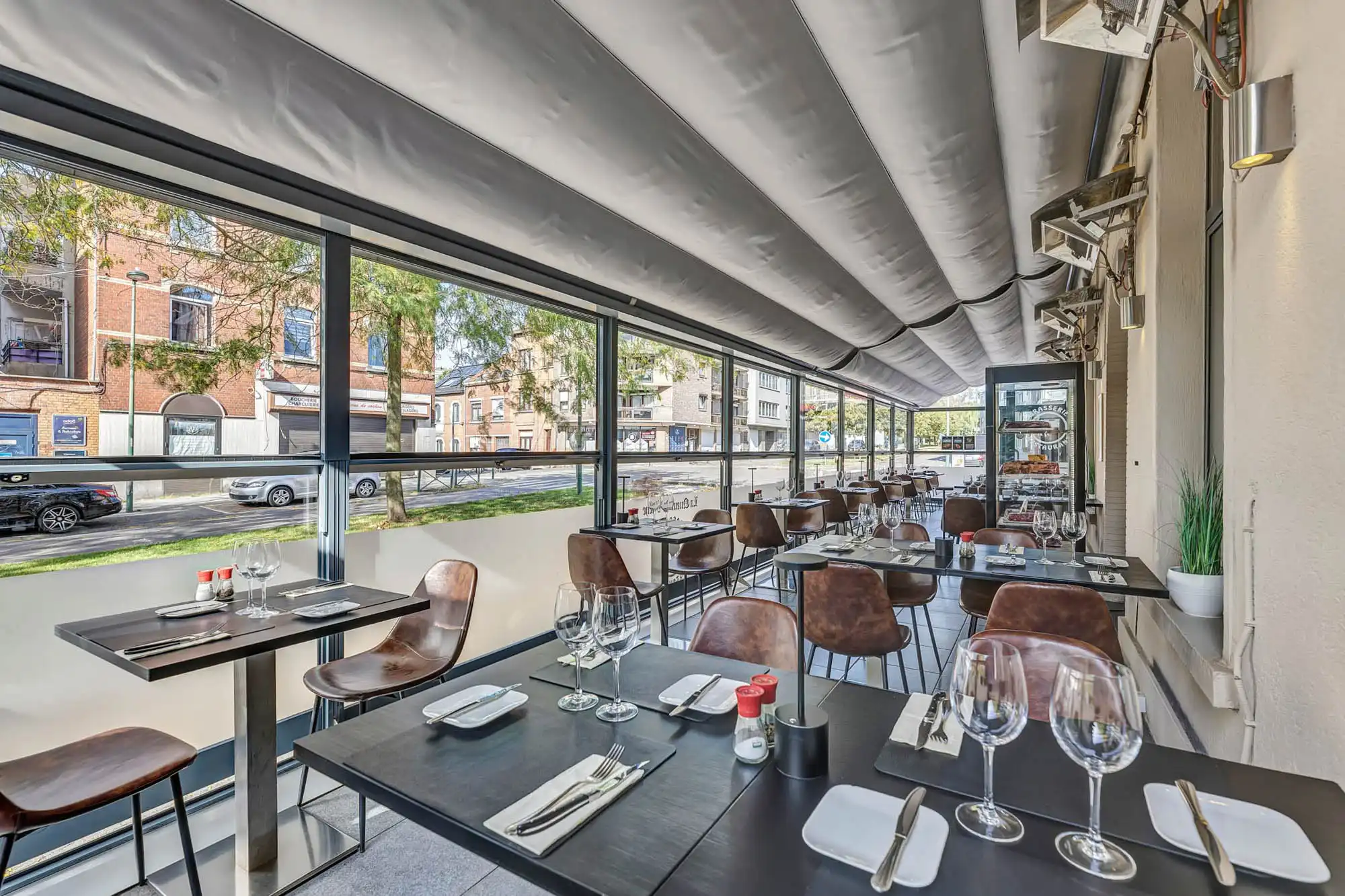 Gewaardeerd restaurant/handelspand met appartementen foto 8