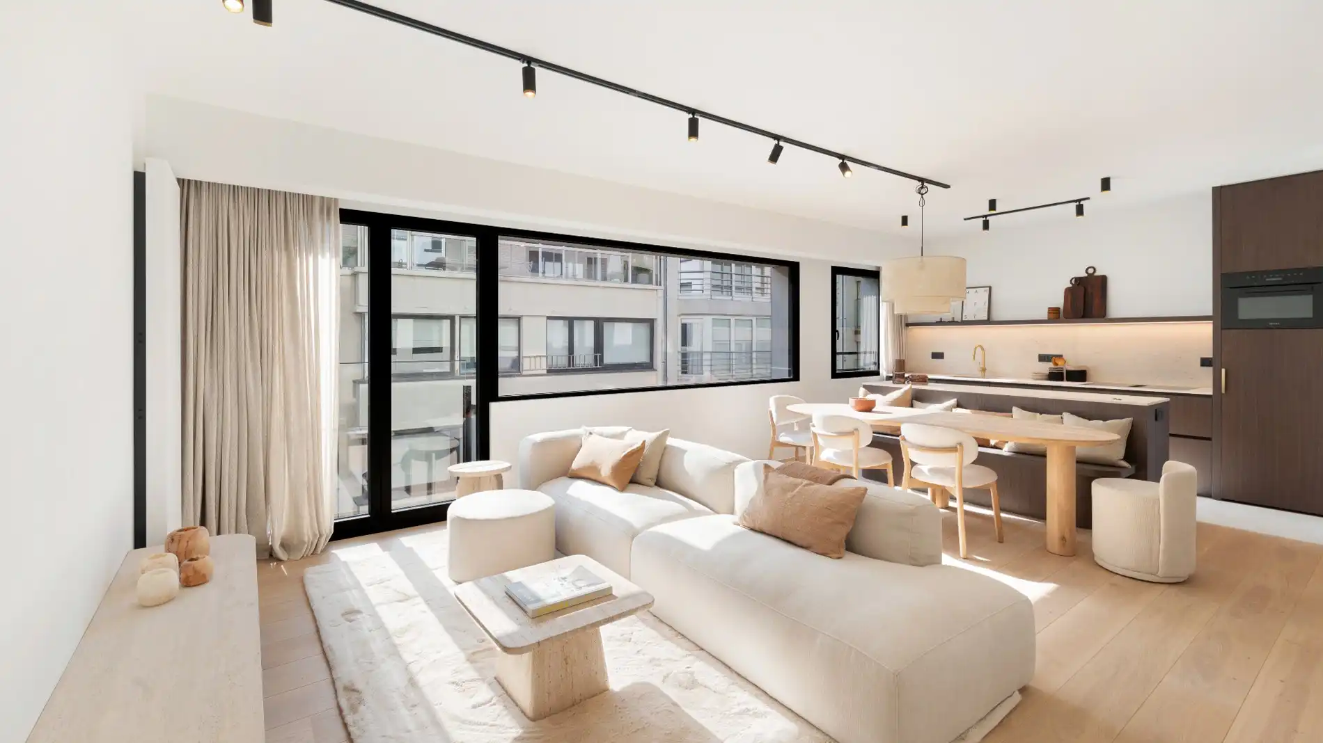 Luxueus gerenoveerd appartement in het Zoute met lateraal zeezicht foto {{pictureIndex}}