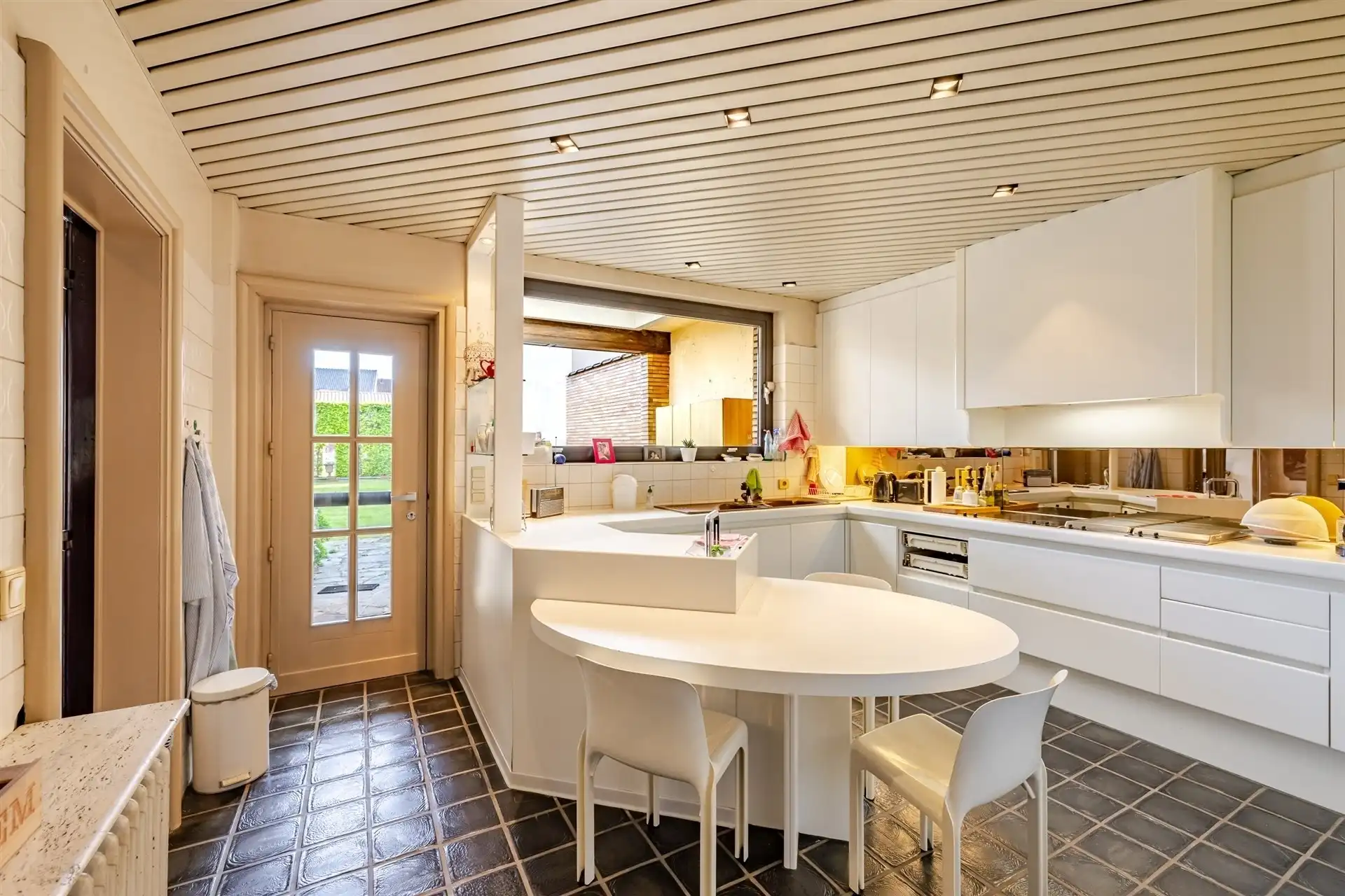 Karaktervolle herenwoning met indrukwekkende ruimte, authentieke elementen en rustige tuin nabij het stadspark foto 7