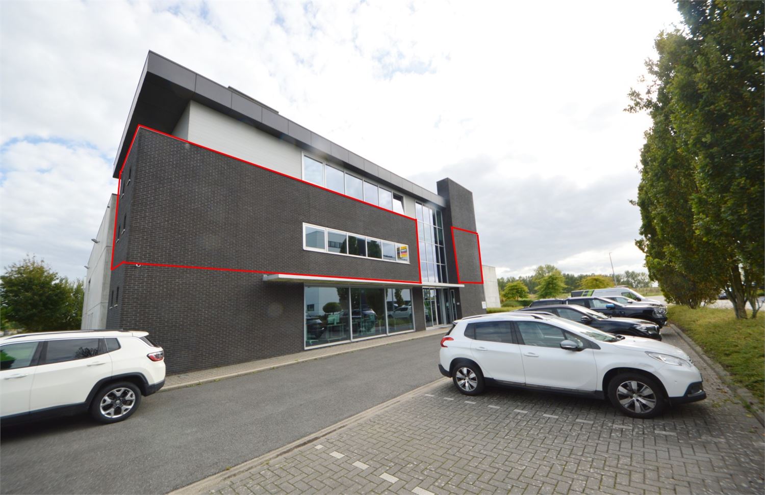 MODERN KANTOOR MET PARKING foto {{pictureIndex}}