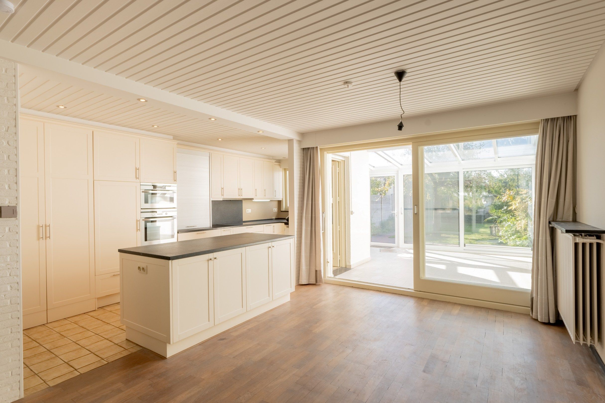 Ruime woning met 3 garages en tuin te Knokke foto 3