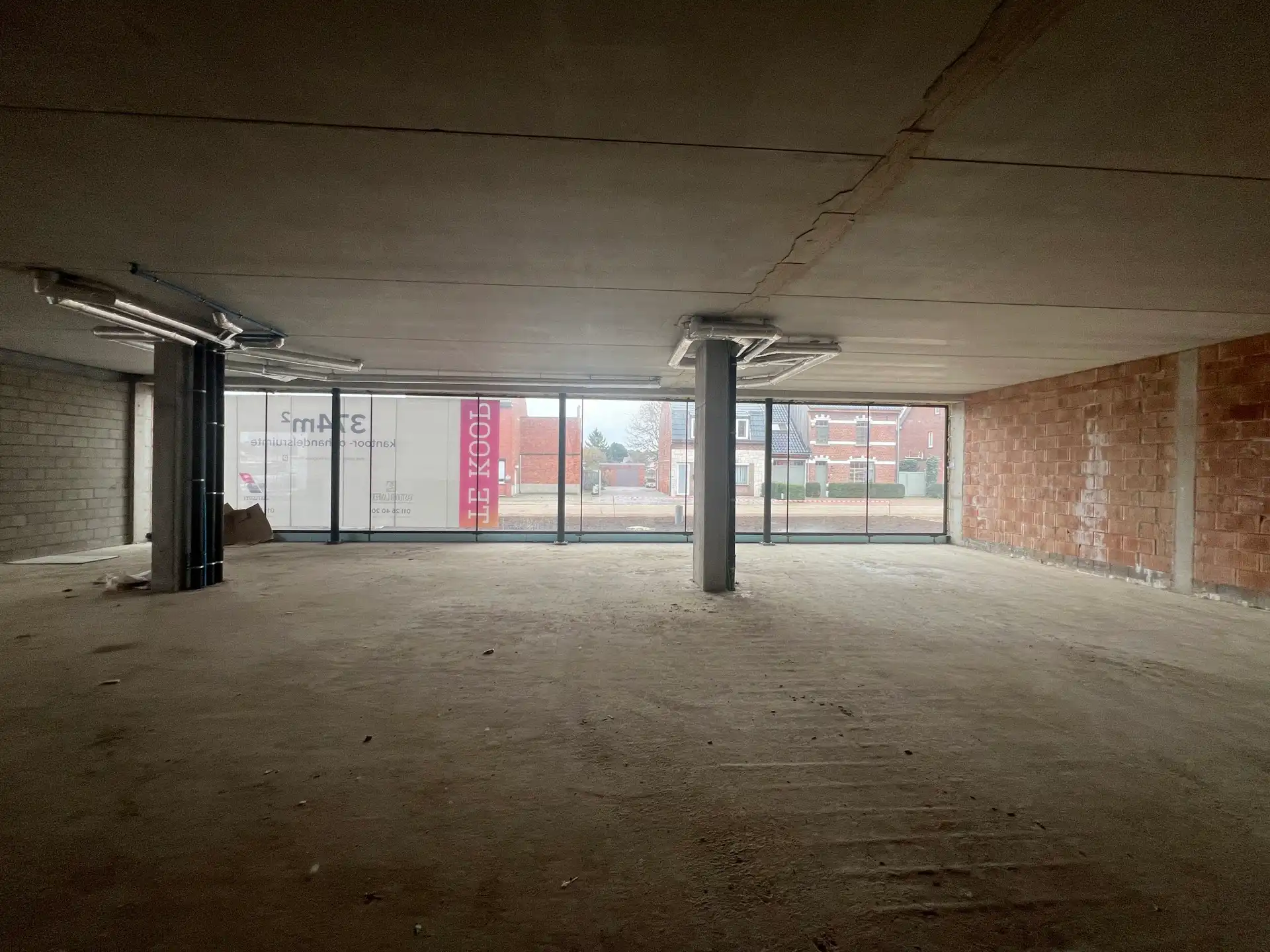 Kantoor - handelsgelijkvloers (374m²) in het centrum van Ham foto 9