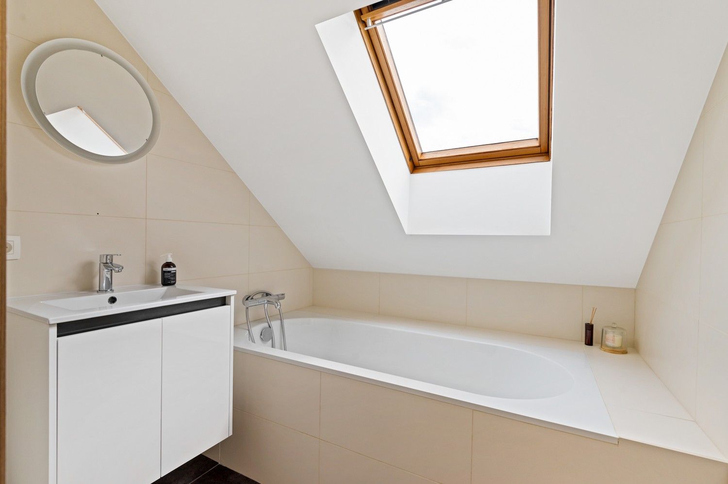 Energiezuinige woning met 3 slaapkamers, 2 badkamers,  garage en tuin in Schoten! foto 13