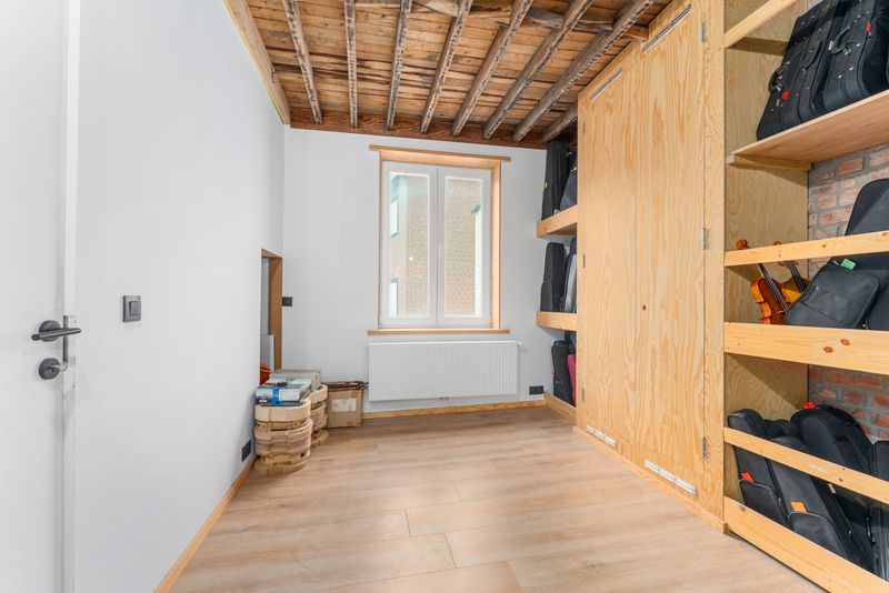 Roeselare, unieke rijwoning met karakter op 500 meter van centrum foto 9