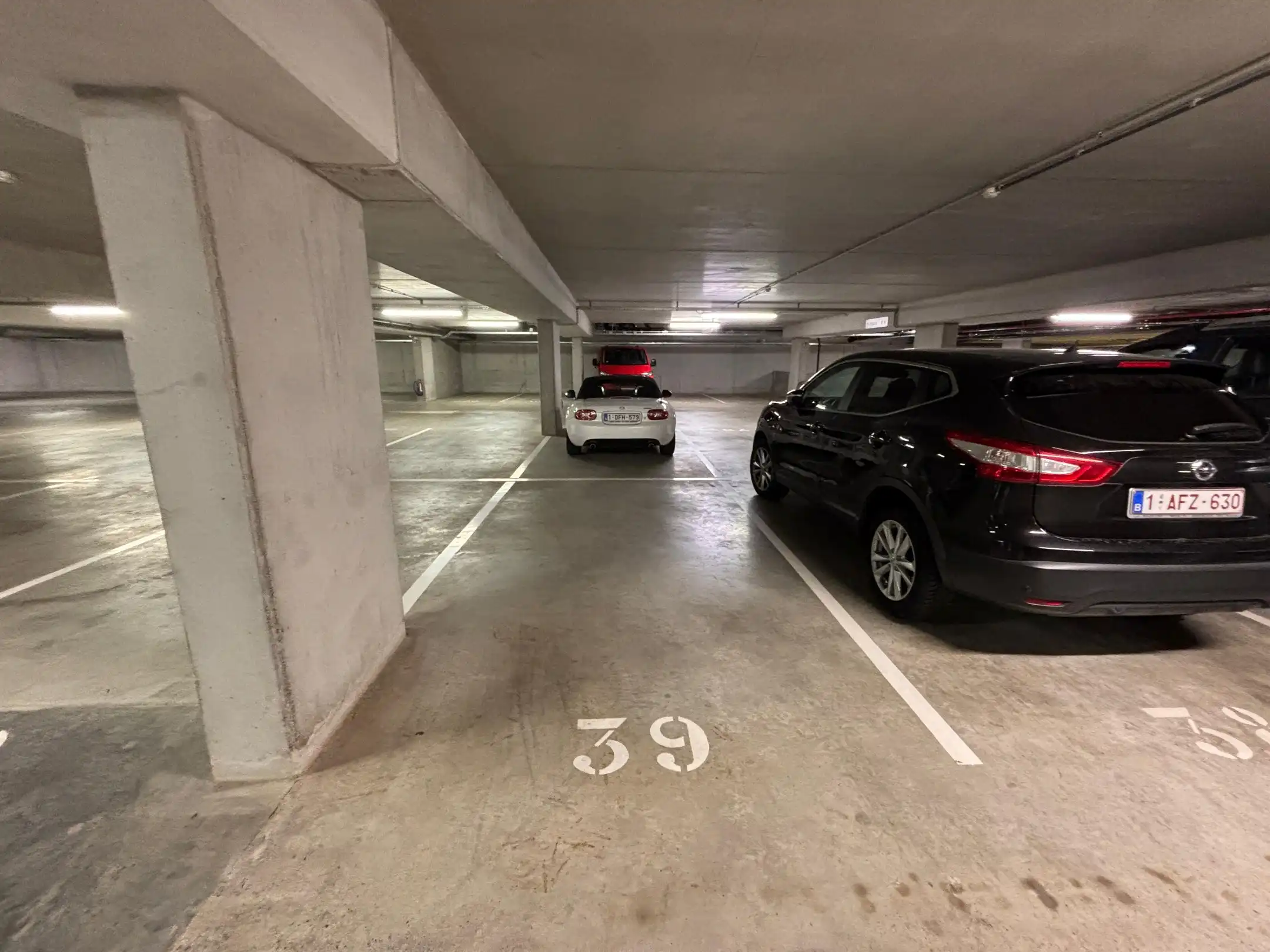 Ondergrondse parkeerplaatsen te huur, Genk centrum foto 2