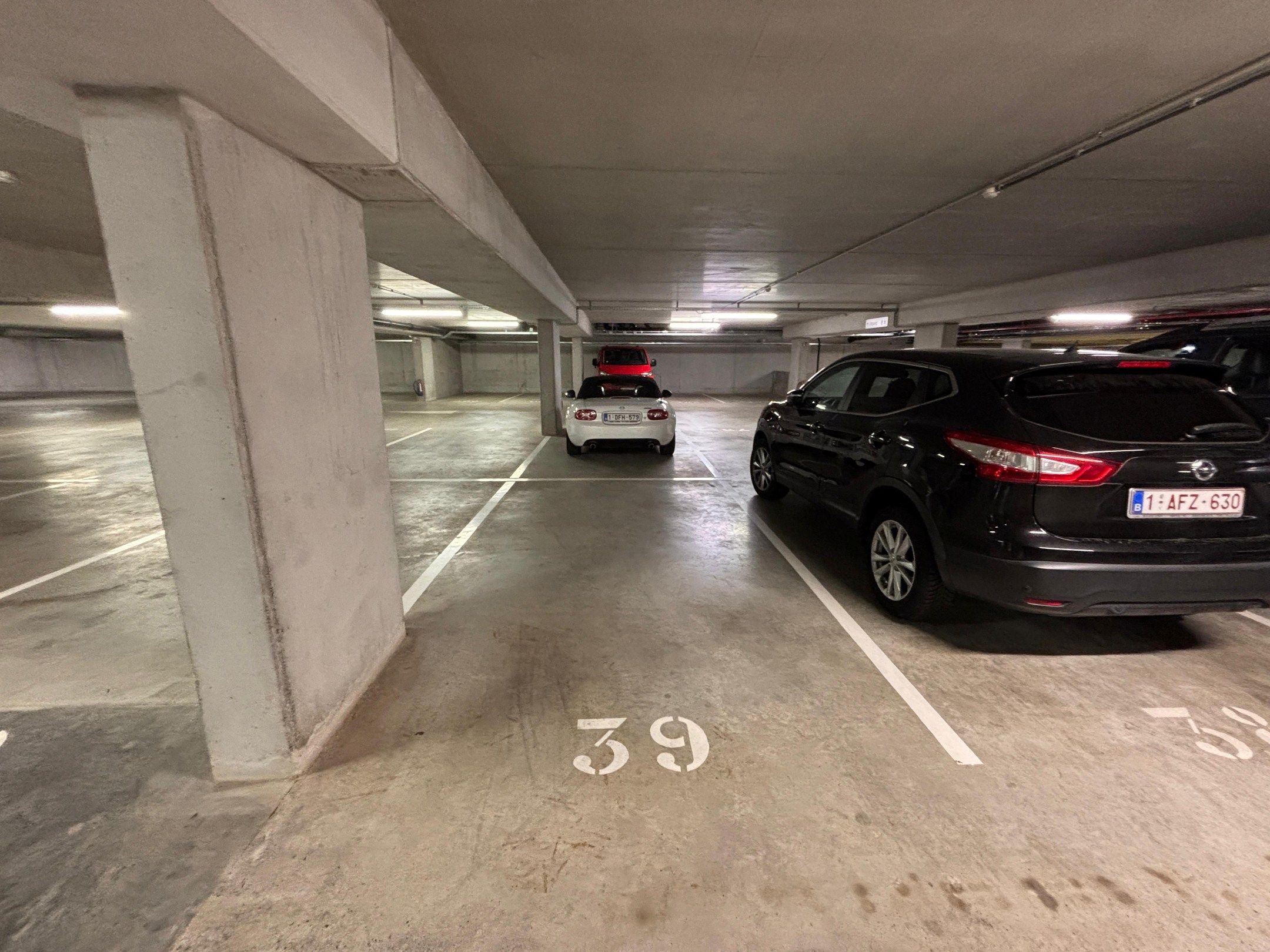 Ondergrondse parkeerplaatsen te huur, Genk centrum foto 2
