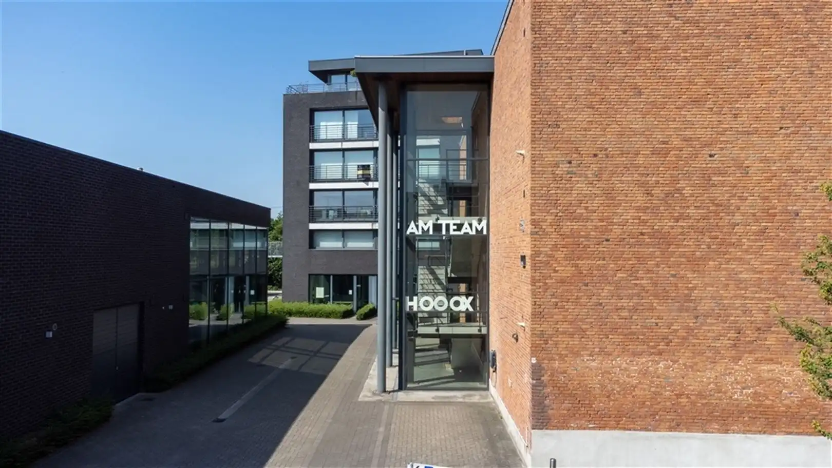 Rustig gelegen loftkantoren nabij Dampoort Station van 210 m² foto 3