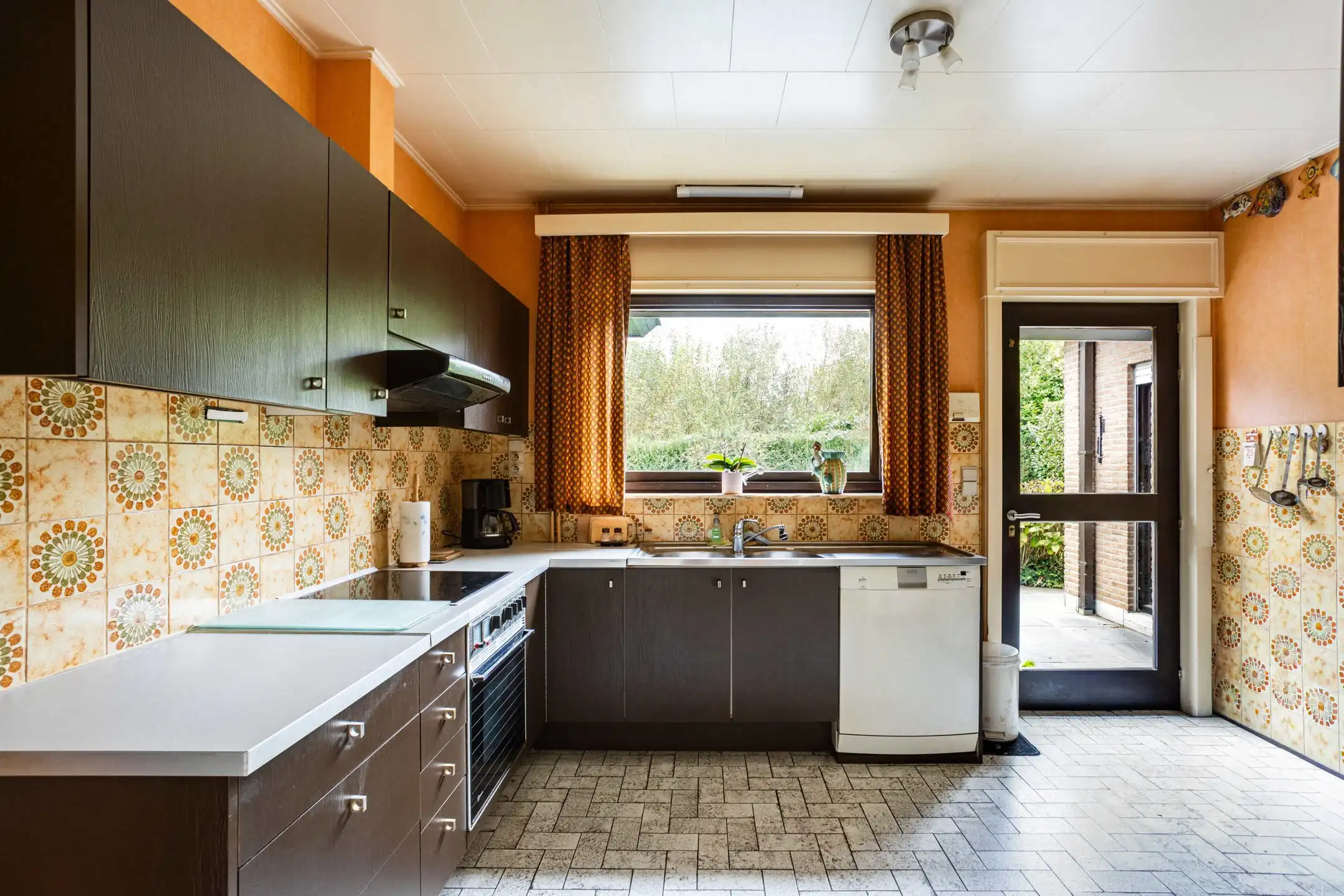 Solide gelijkvloerse woning op een heel goede locatie! foto 14