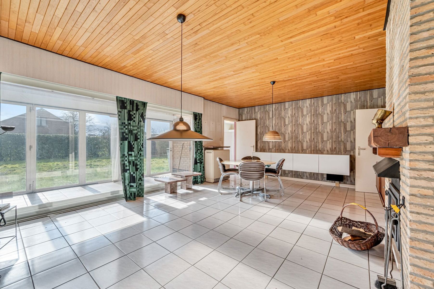 Op te frissen bungalow met zolderverdieping foto 2