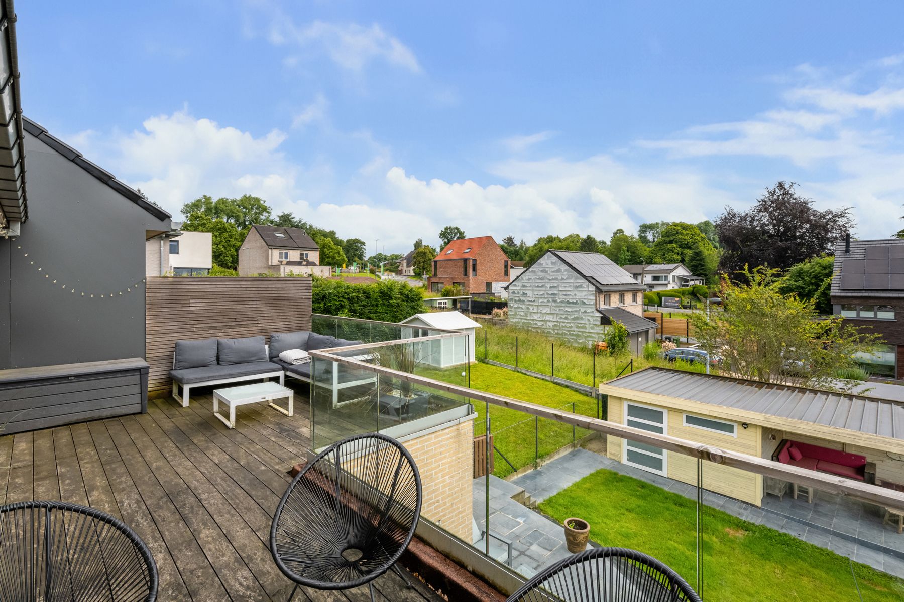 GEZELLIGE INSTAPKLARE GEZINSWONING MET 3 SLP, 2 TERRASSEN EN TUIN foto 17