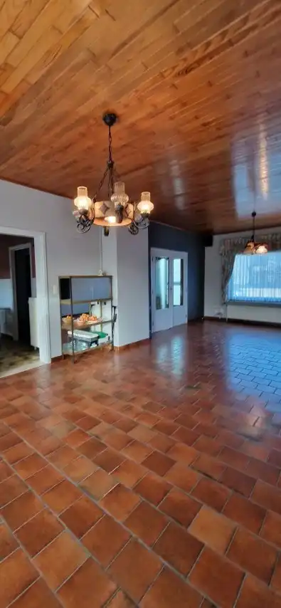 Ruime BUNGALOW open bebouwing, met 2 slaapkamers, grote zolder, mooie tuin en aparte garage op 9 are 97 ca. foto 6
