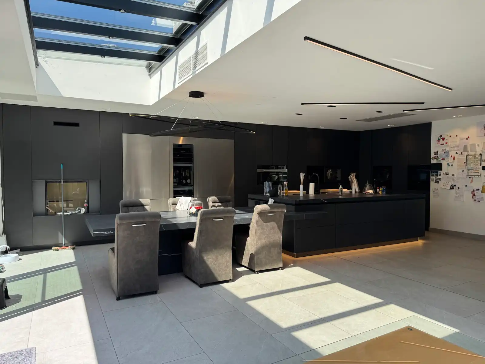 Ruime halfopen villa met zwembad in Elsdonkwijk foto 16