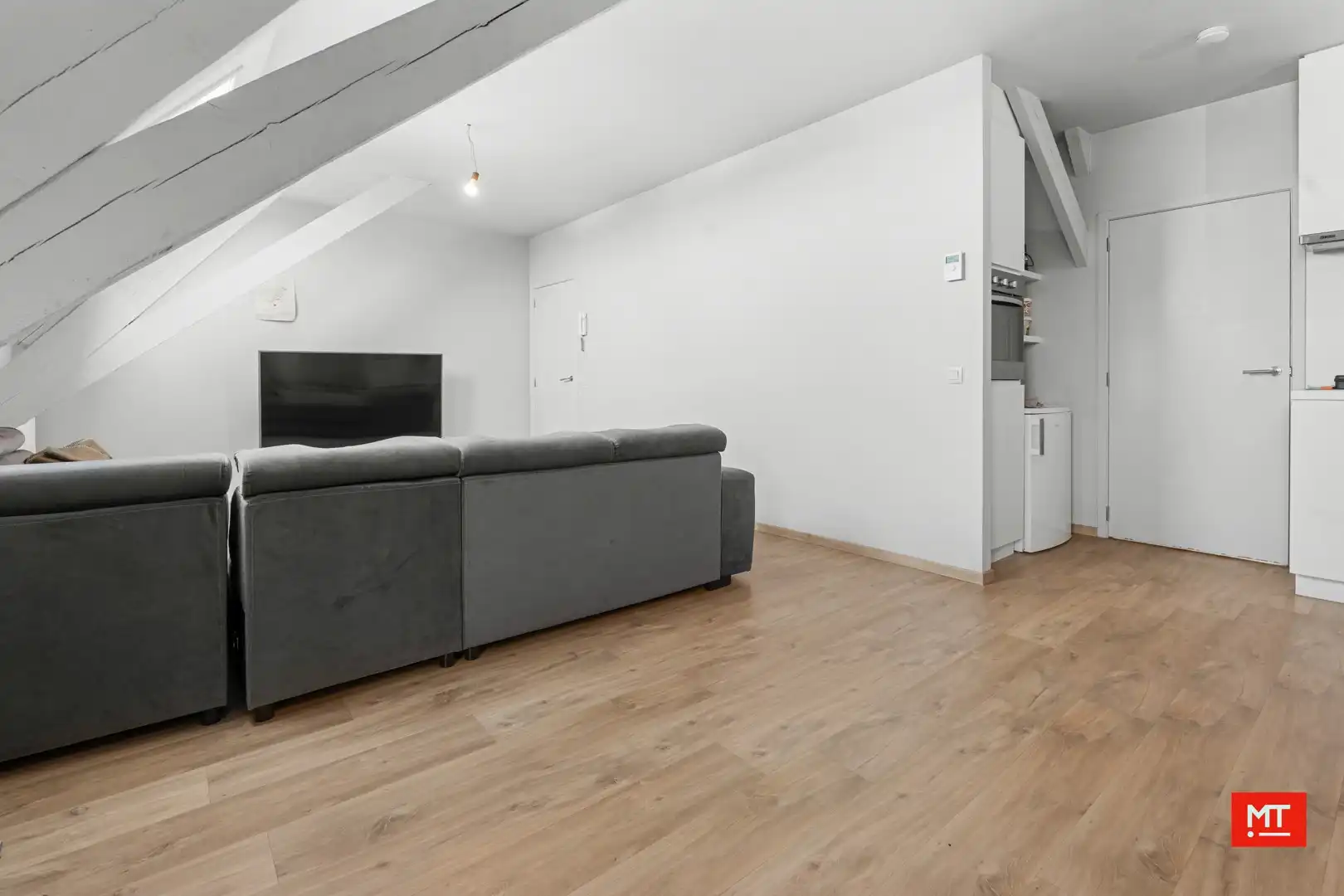 Opbrengsteigendom bestaande uit handelsruimte en 2 appartementen in centrum Beselare foto 14