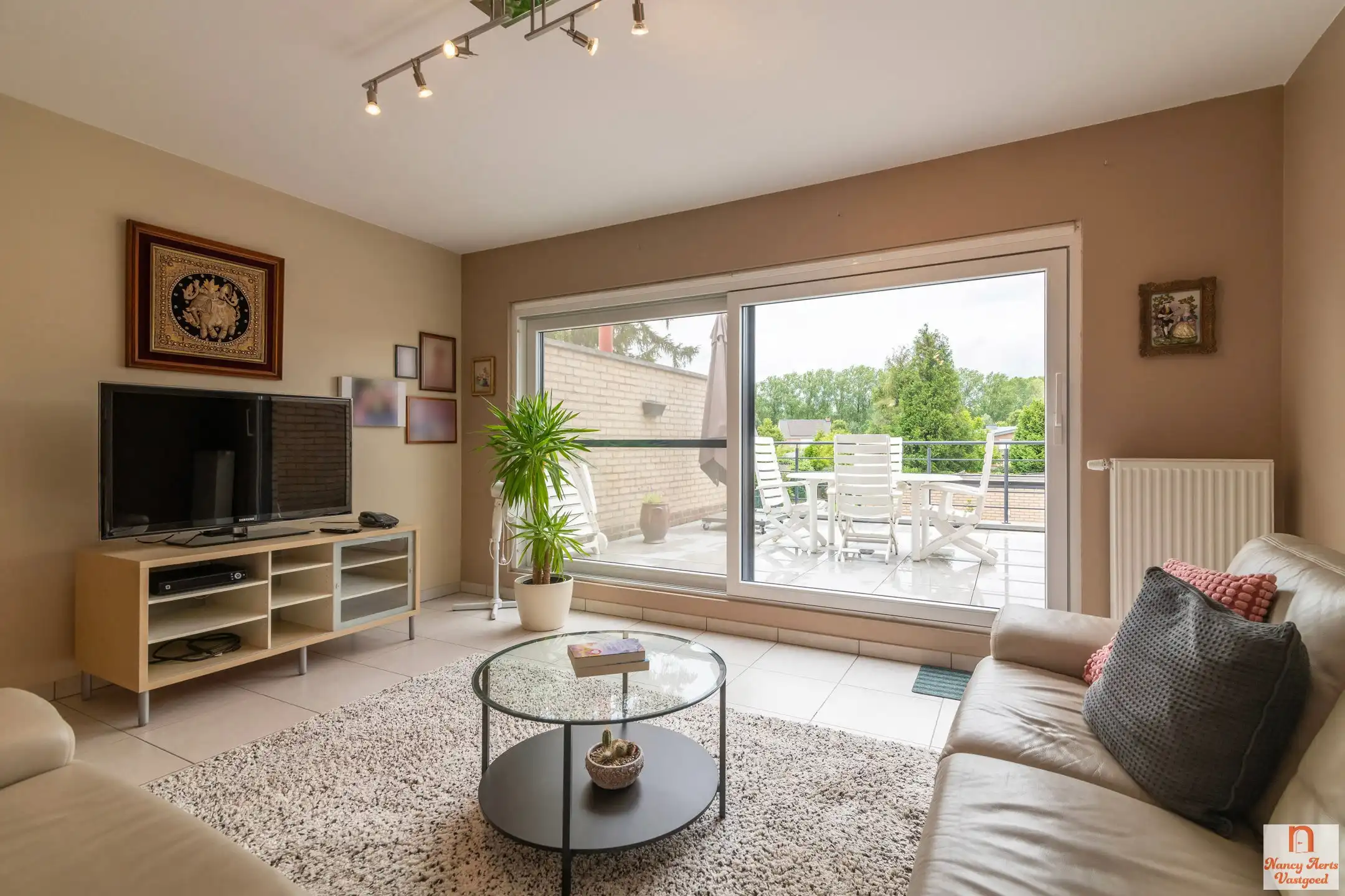 Ruim energiezuinig duplexappartement met terras in Halen foto {{pictureIndex}}