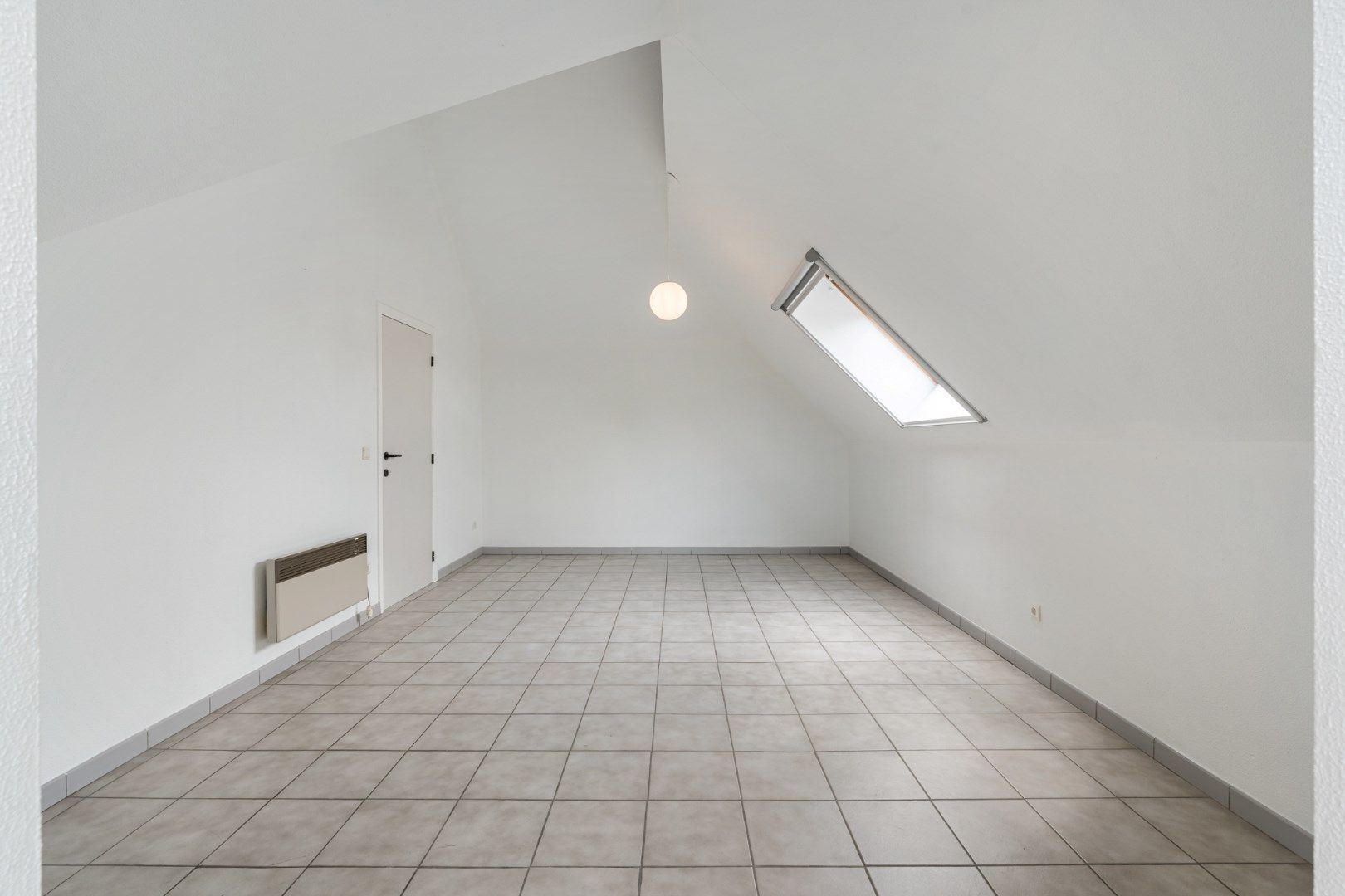 Comfortabel gebouw, onderverdeeld in een gelijkvloers appartement en een woning (210 + 210A), op een perceel van 9a60 met diverse mogelijkheden (kangoeroewoning foto 31